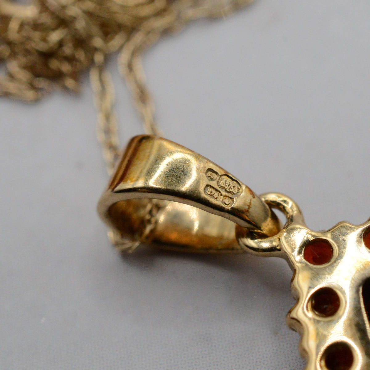 9ct Gold Garnet Cluster Pendant Necklace (18")