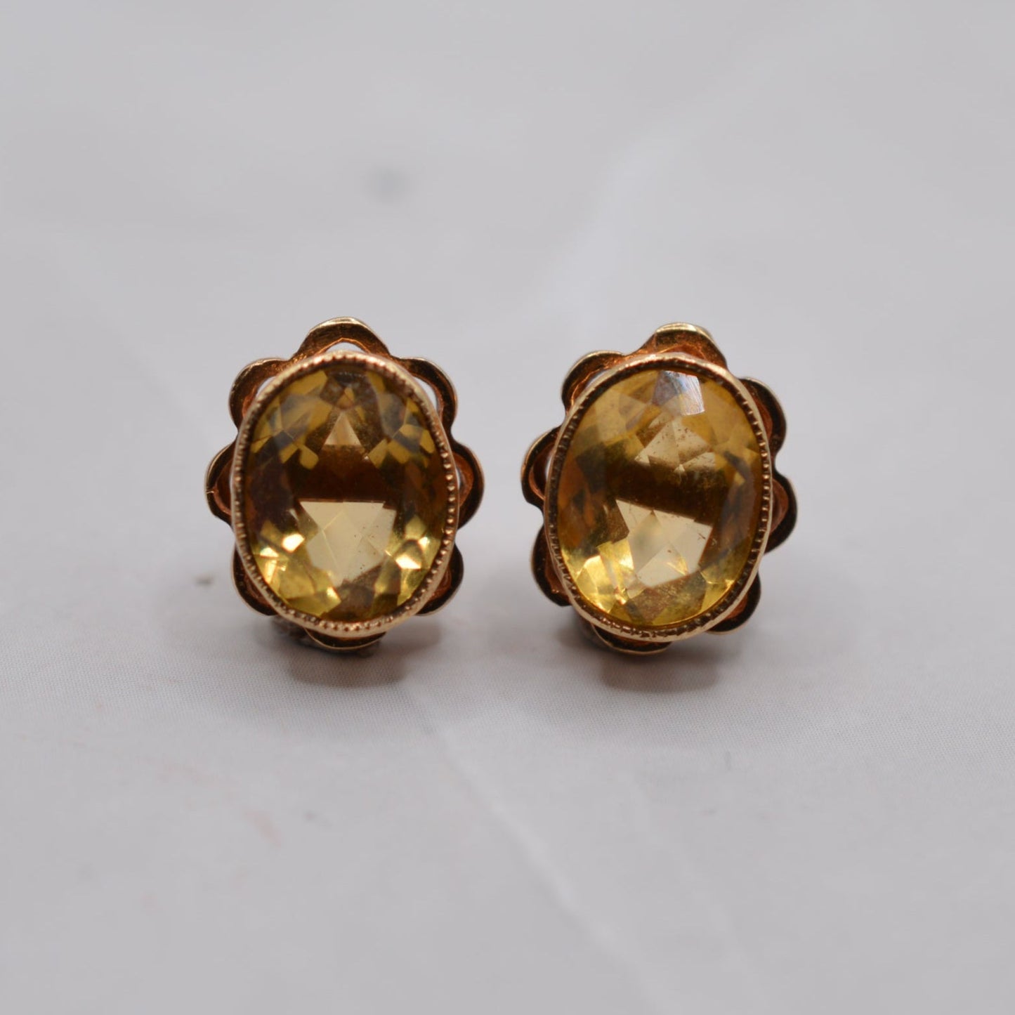 1979 Vintage 9ct Gold Citrine Stud Earrings with Scallop Edge