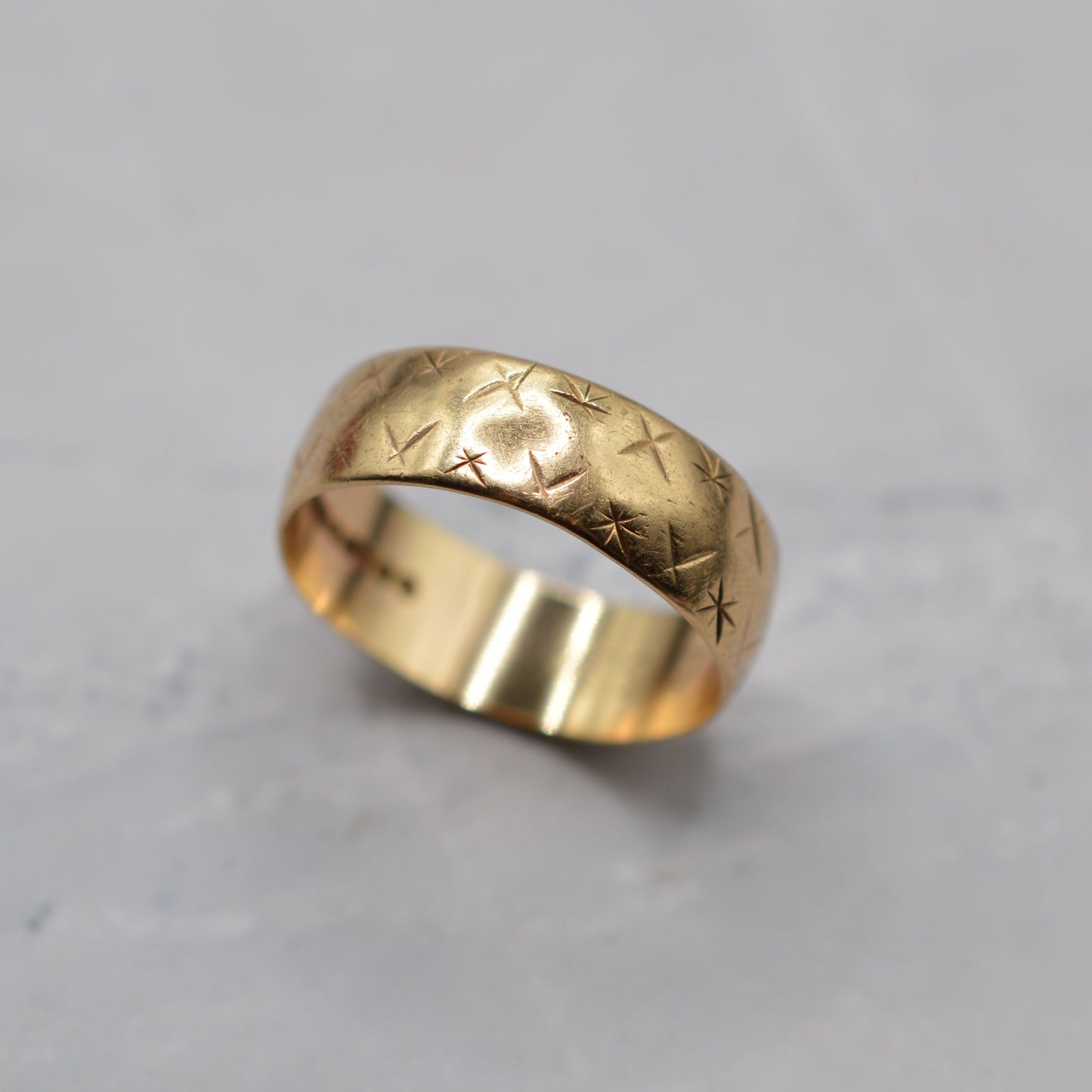 1970s Vintage 9ct Gold Star-Engraved Band Ring