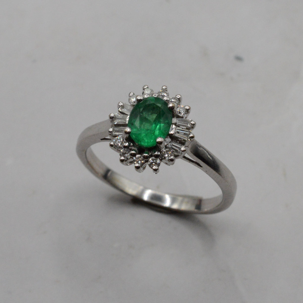 Y2K 18ct White Gold Emerald & Diamond Cluster Ring