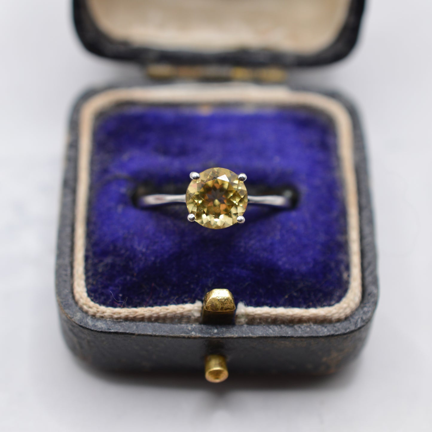 9ct White Gold Lemon Quartz Ring