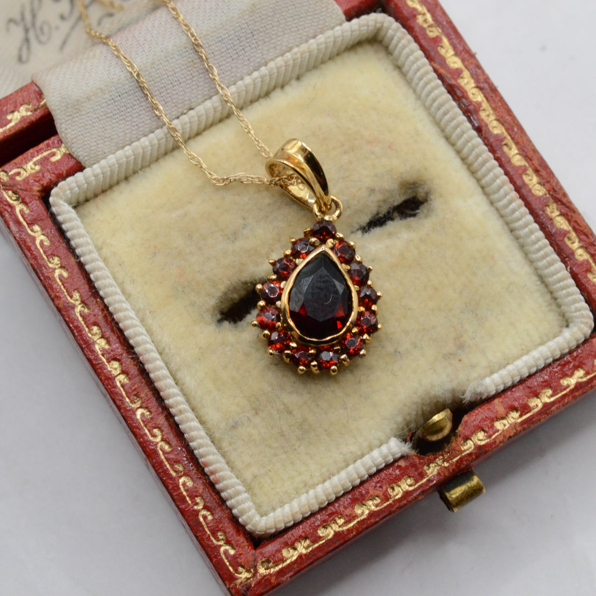 9ct Gold Garnet Cluster Pendant Necklace (18")
