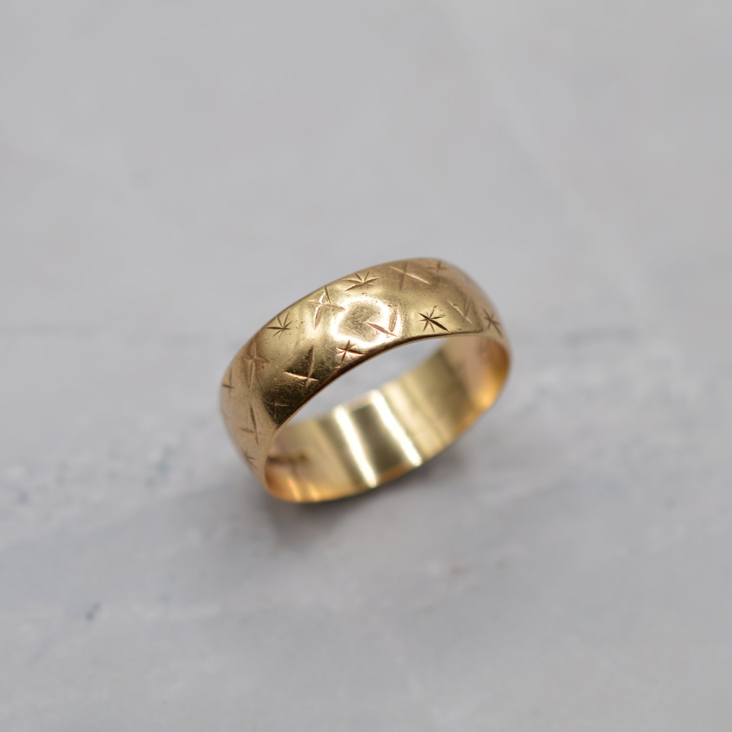1970s Vintage 9ct Gold Star-Engraved Band Ring