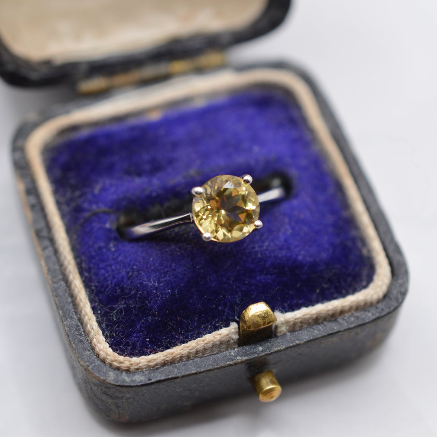 9ct White Gold Lemon Quartz Ring