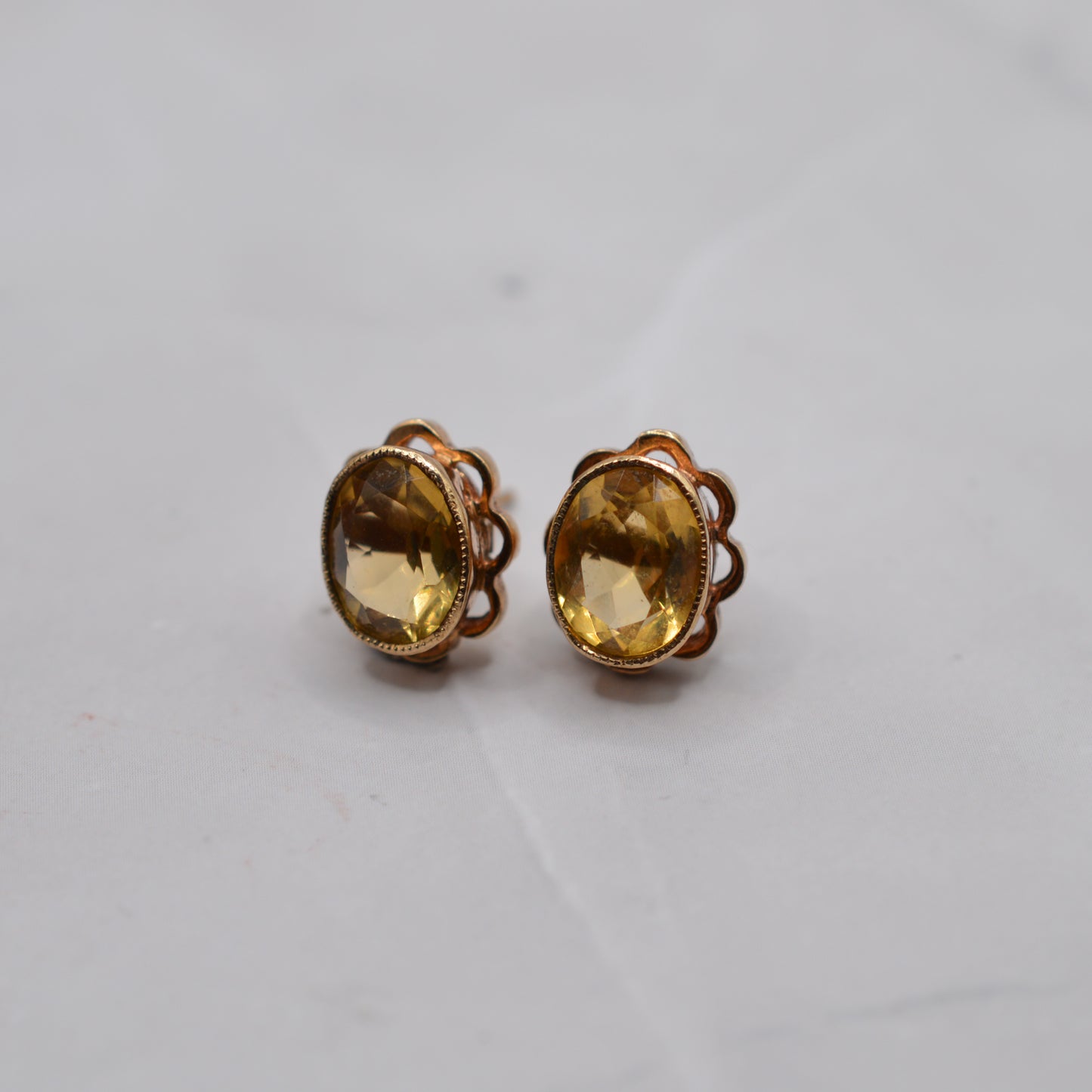 1979 Vintage 9ct Gold Citrine Stud Earrings with Scallop Edge