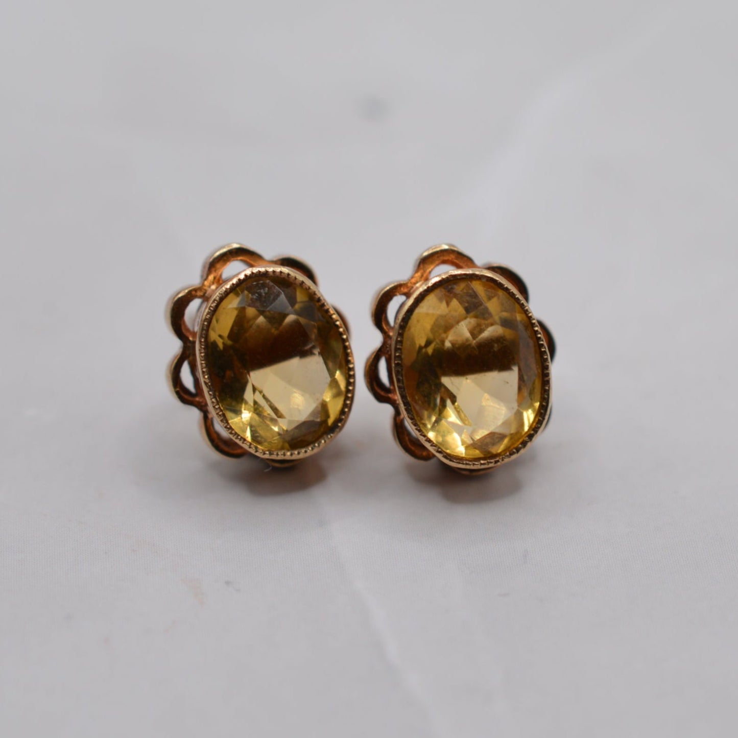 1979 Vintage 9ct Gold Citrine Stud Earrings with Scallop Edge