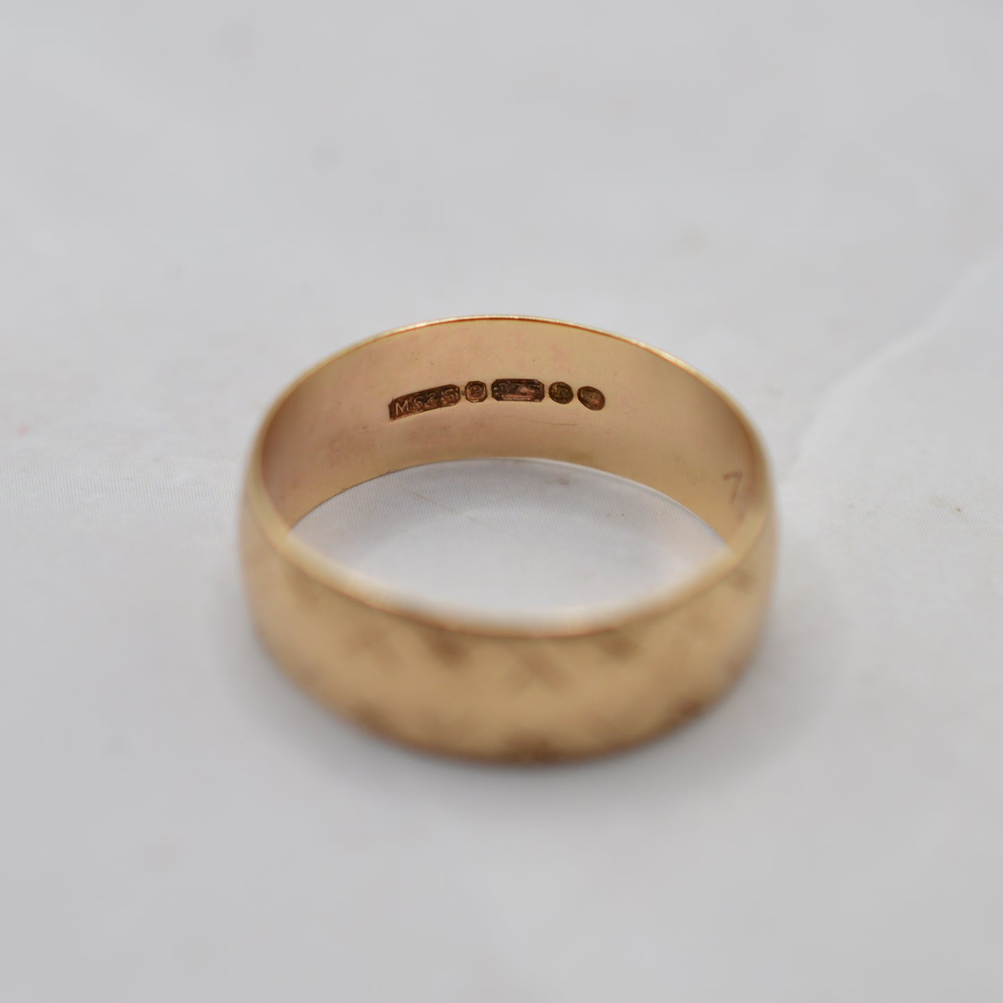 1970s Vintage 9ct Gold Star-Engraved Band Ring