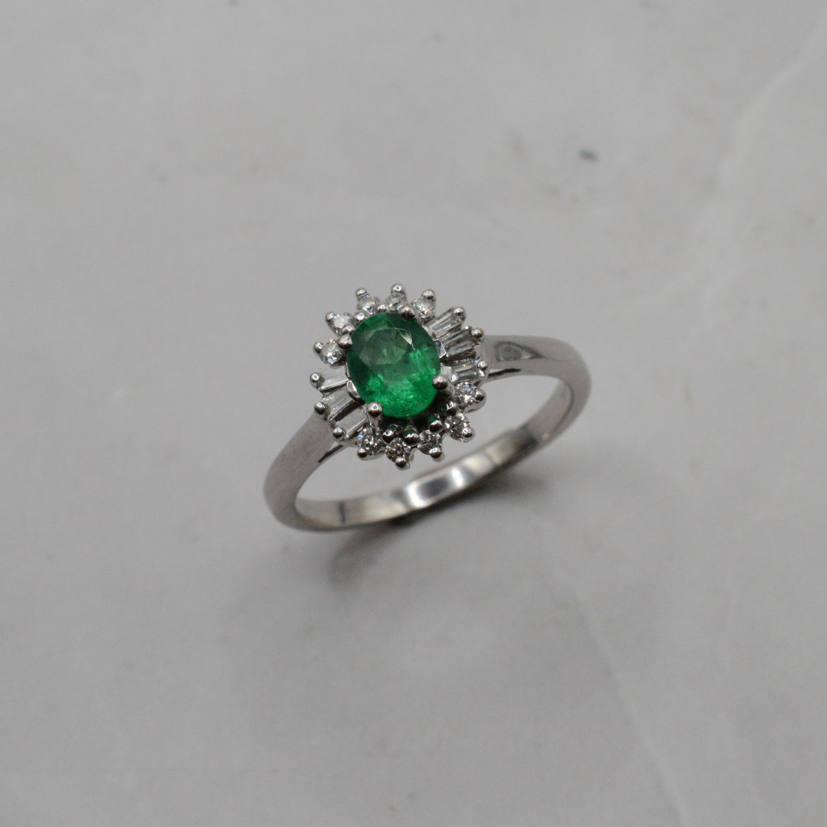 Y2K 18ct White Gold Emerald & Diamond Cluster Ring