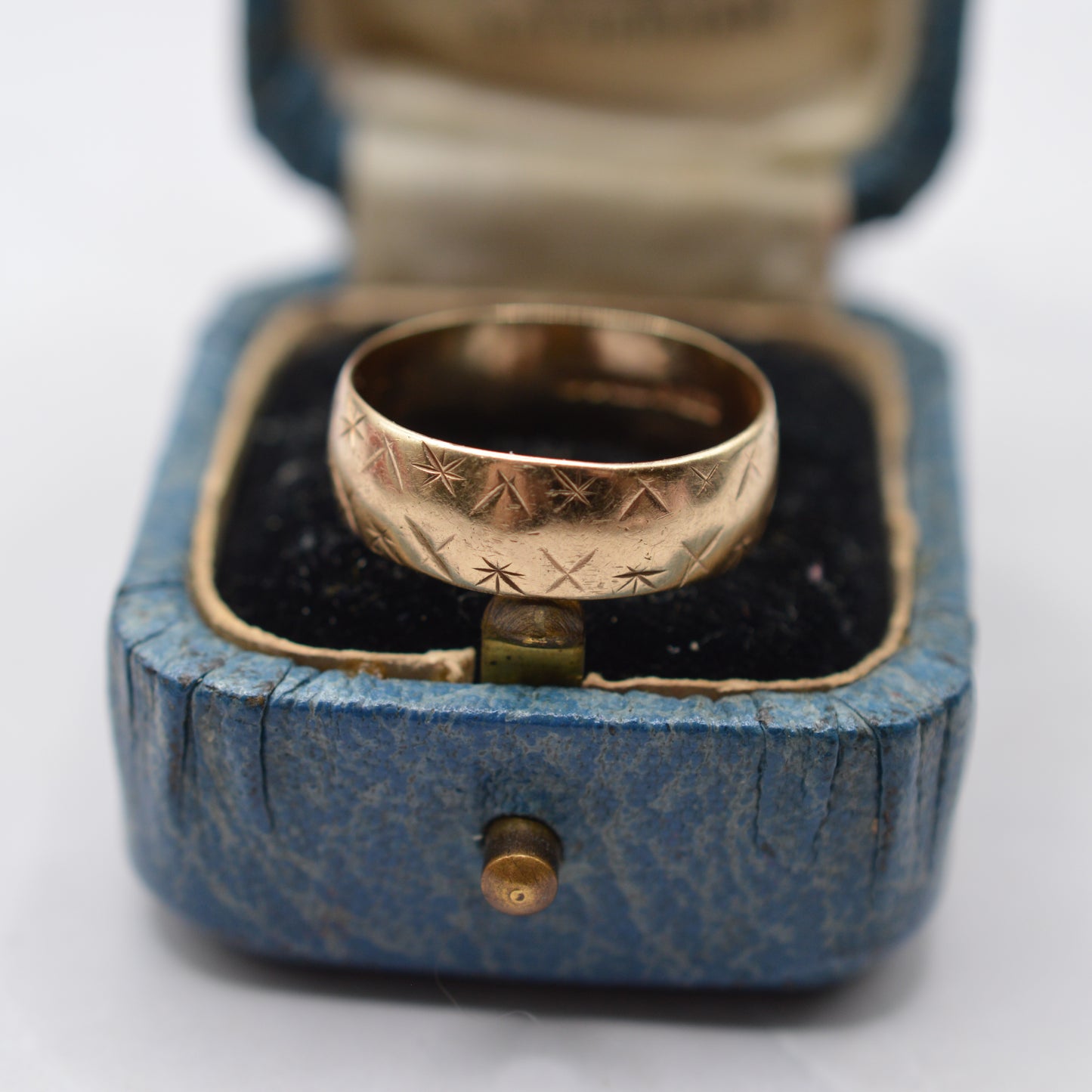 1970s Vintage 9ct Gold Star-Engraved Band Ring