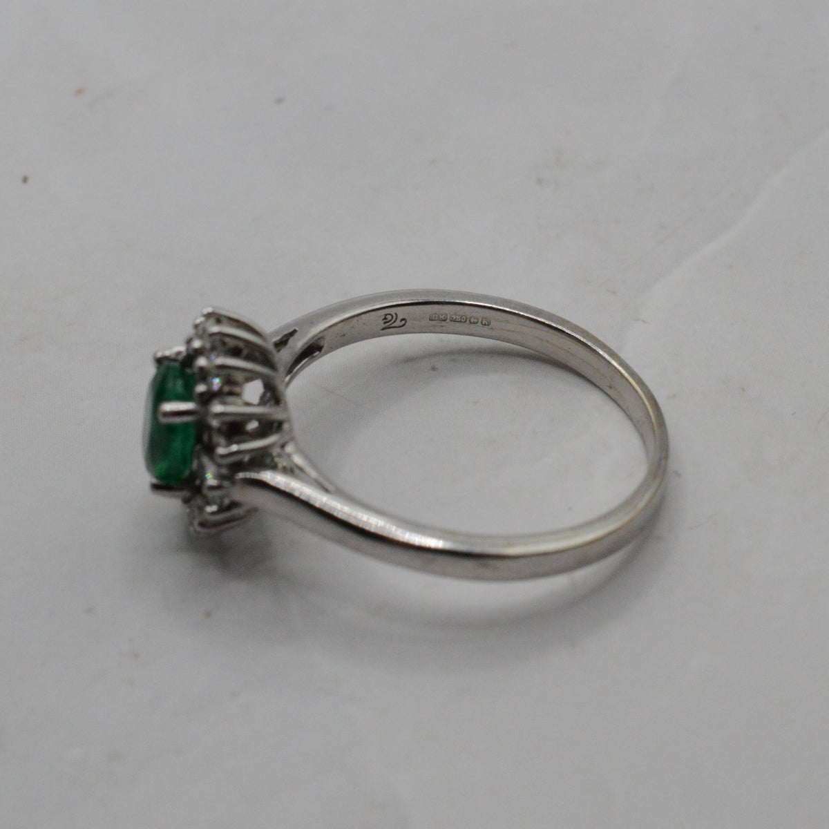 Y2K 18ct White Gold Emerald & Diamond Cluster Ring