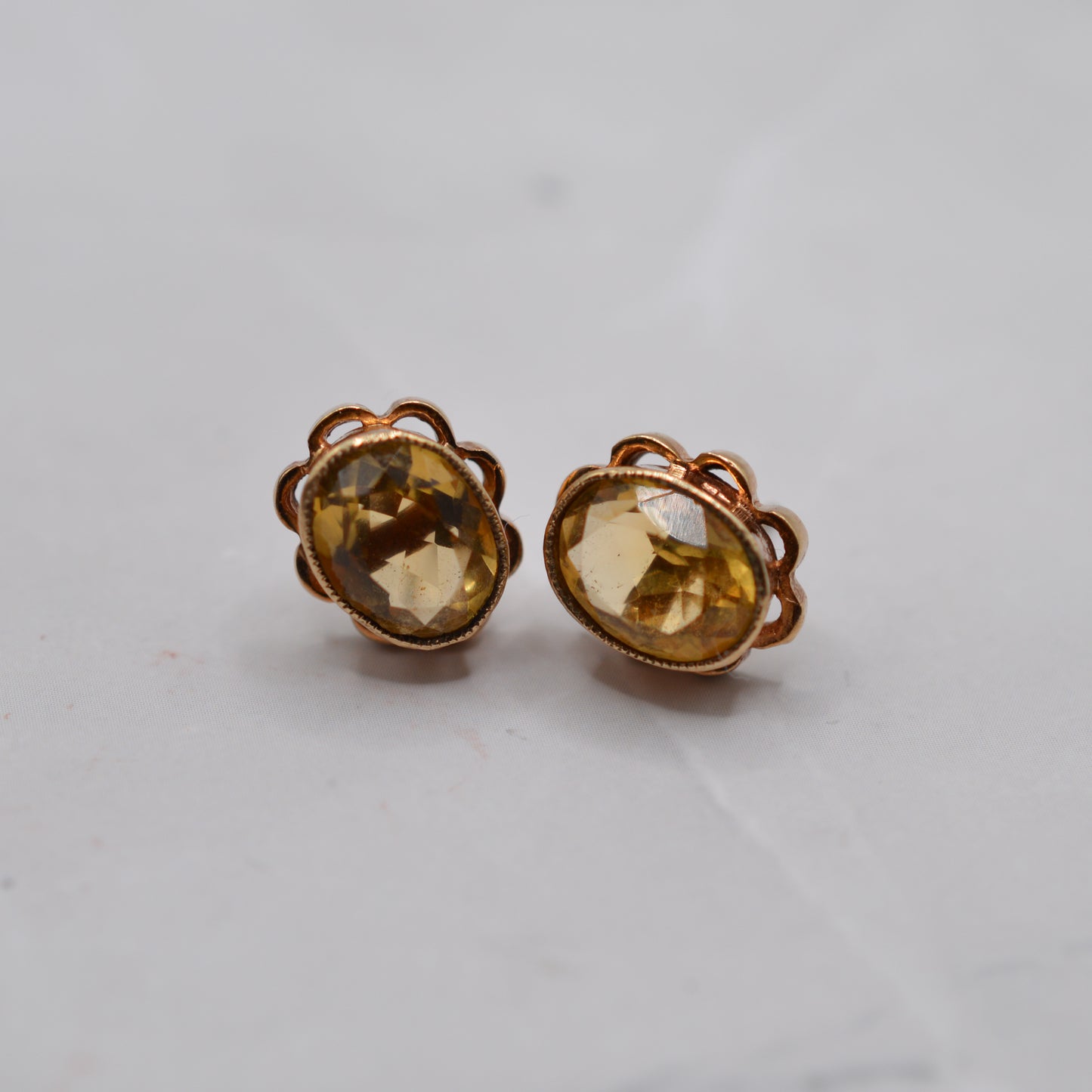 1979 Vintage 9ct Gold Citrine Stud Earrings with Scallop Edge