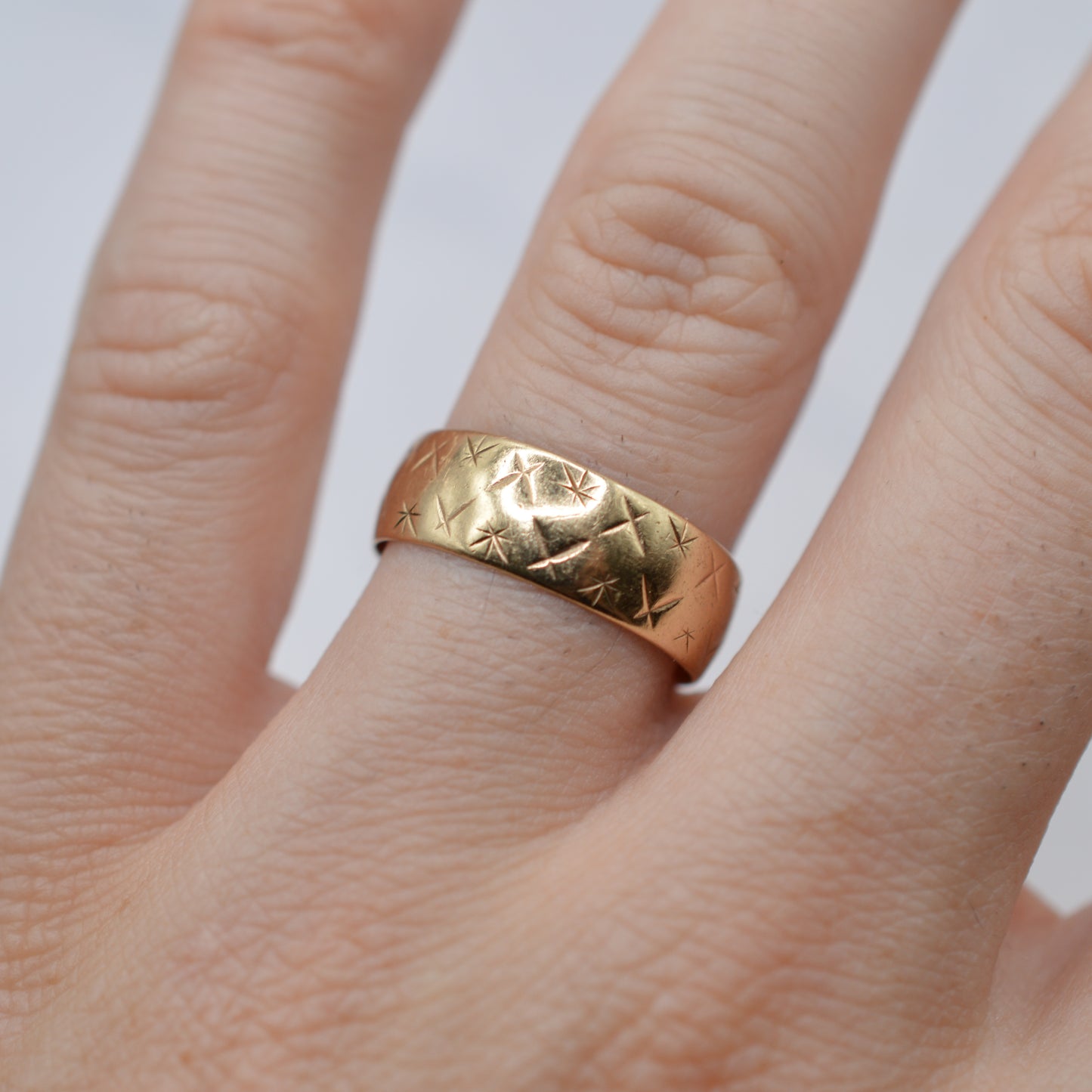 1970s Vintage 9ct Gold Star-Engraved Band Ring