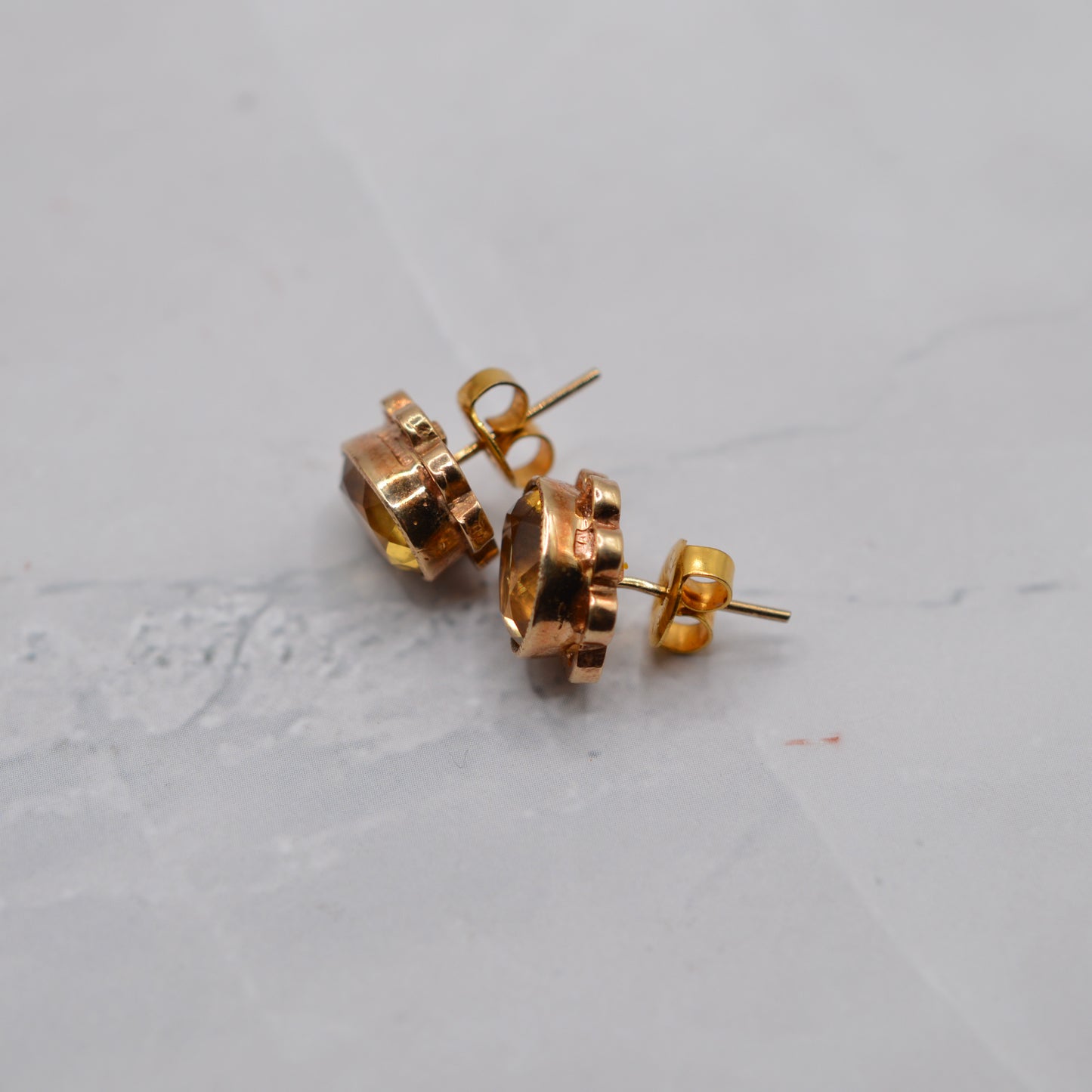1979 Vintage 9ct Gold Citrine Stud Earrings with Scallop Edge