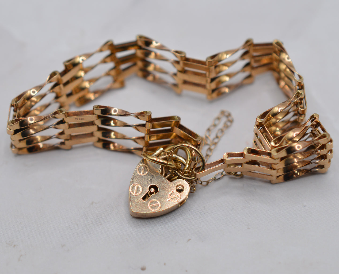 1980s 9ct Gold Gate Link Bracelet with Heart Padlock & Safety Chain (7")