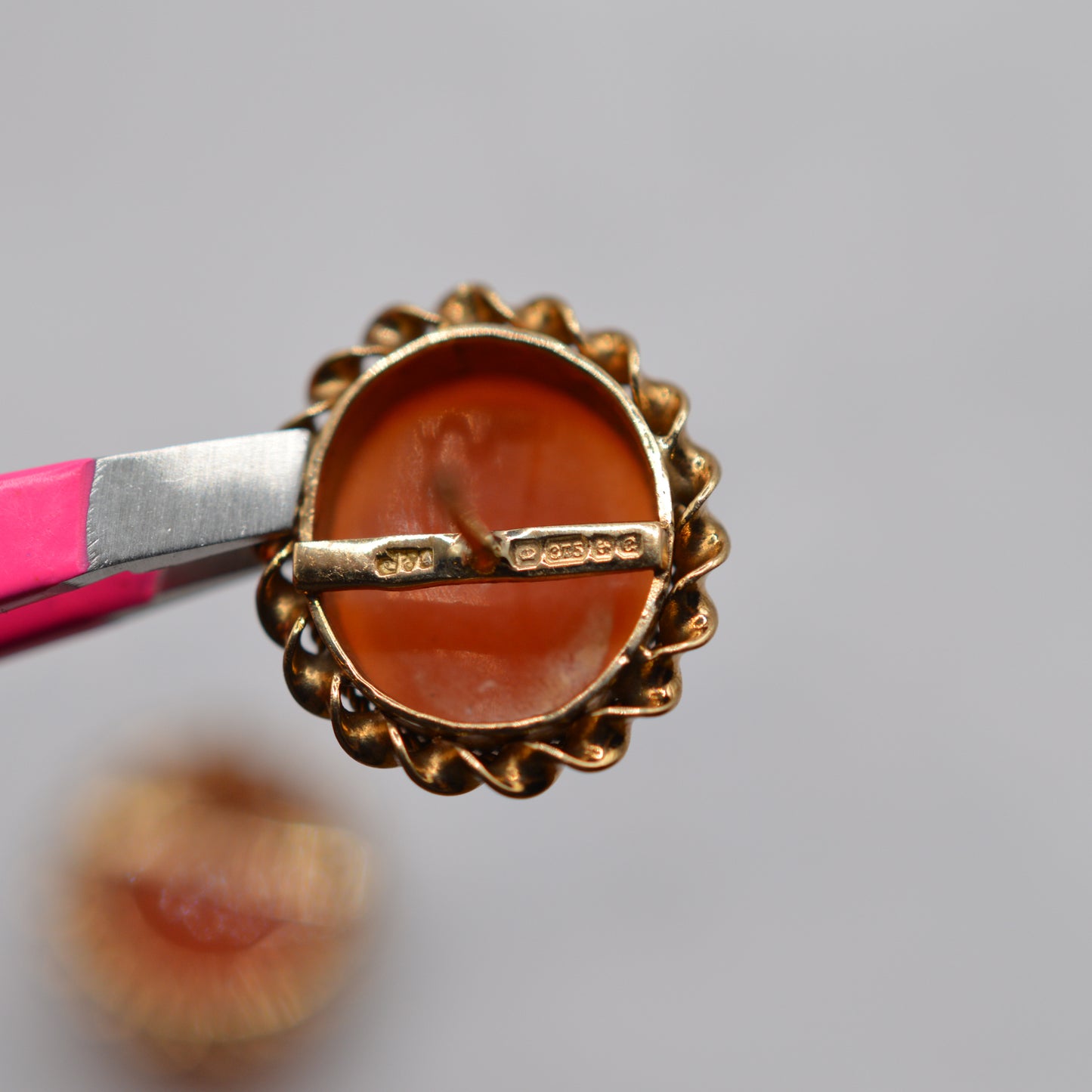 Large 1970s Vintage 9ct Gold Cameo Stud Earrings