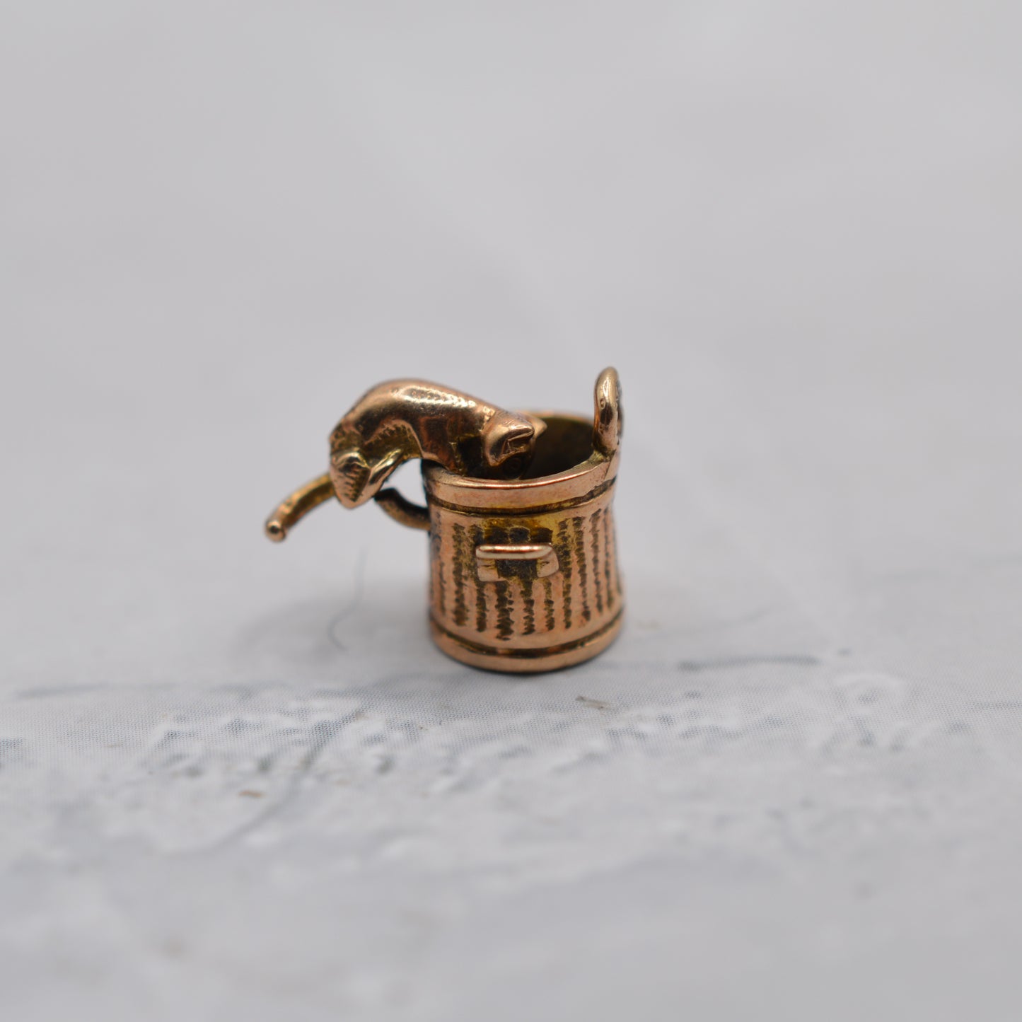 1980s Vintage 9ct Gold Articulated Cat & Dustbin Novelty Charm