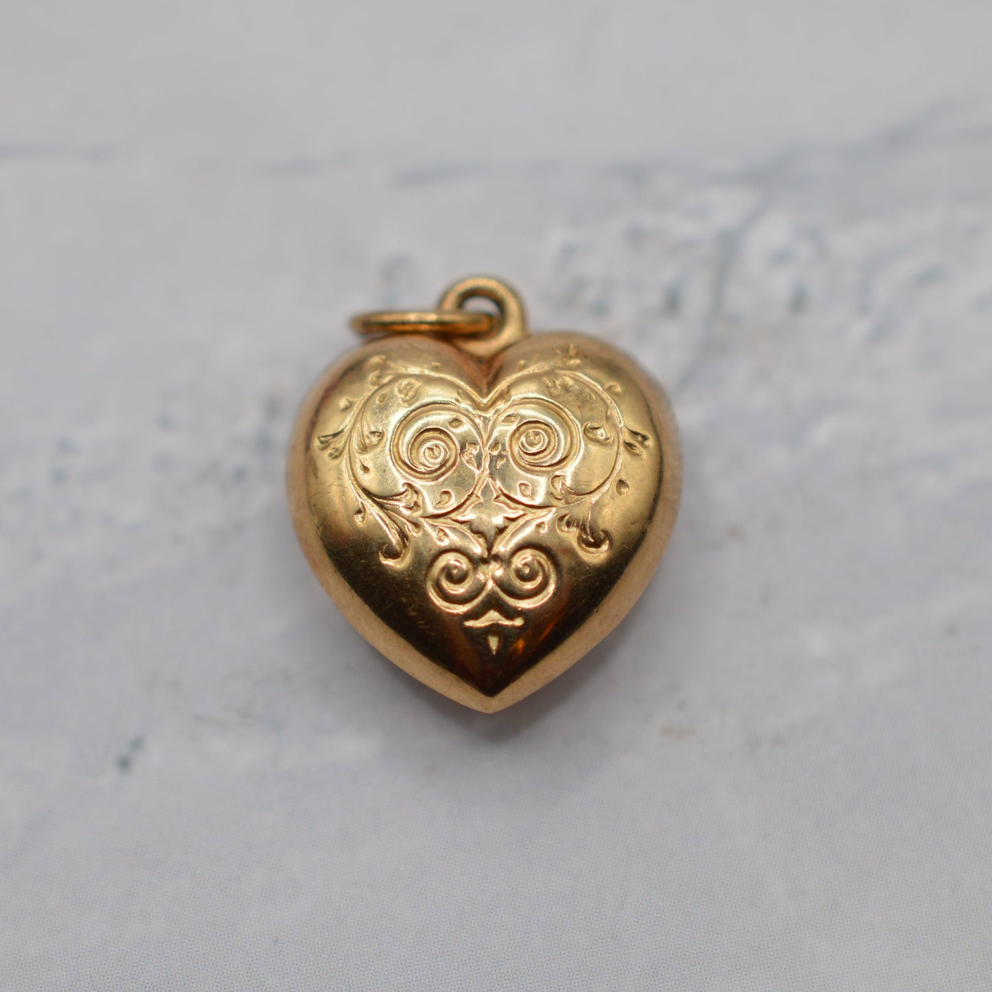 1970s Vintage 9ct Gold Engraved Puffed Heart Charm/Pendant