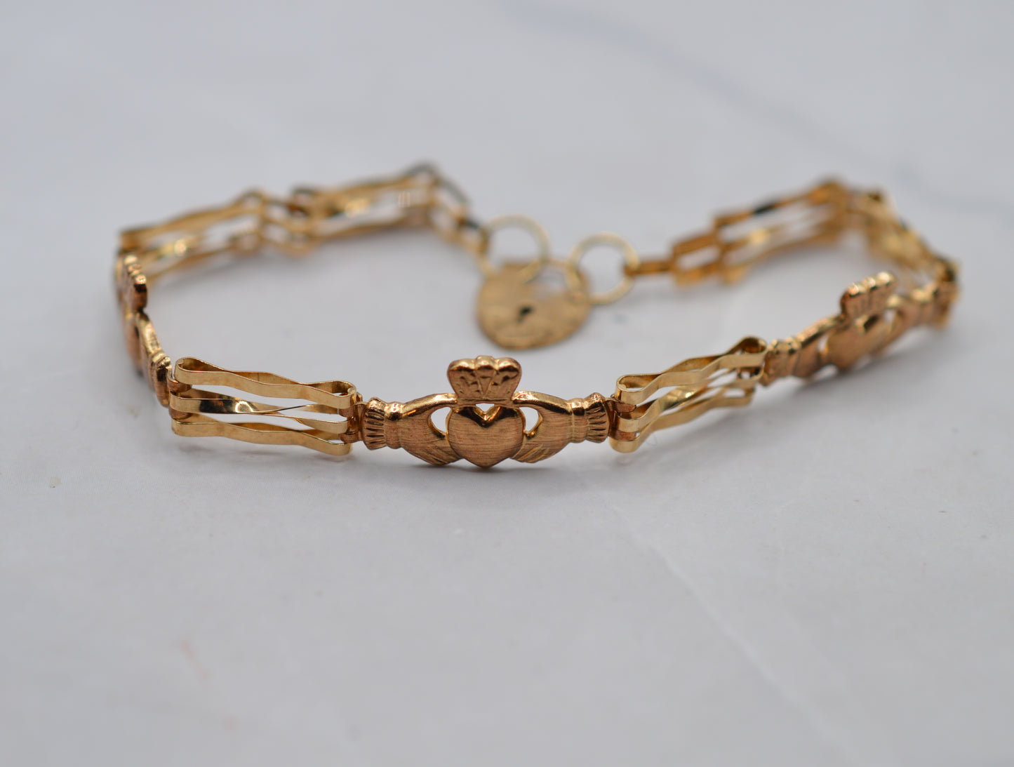 9ct Gold Claddagh Link Bracelet with Heart Padlock (7”)