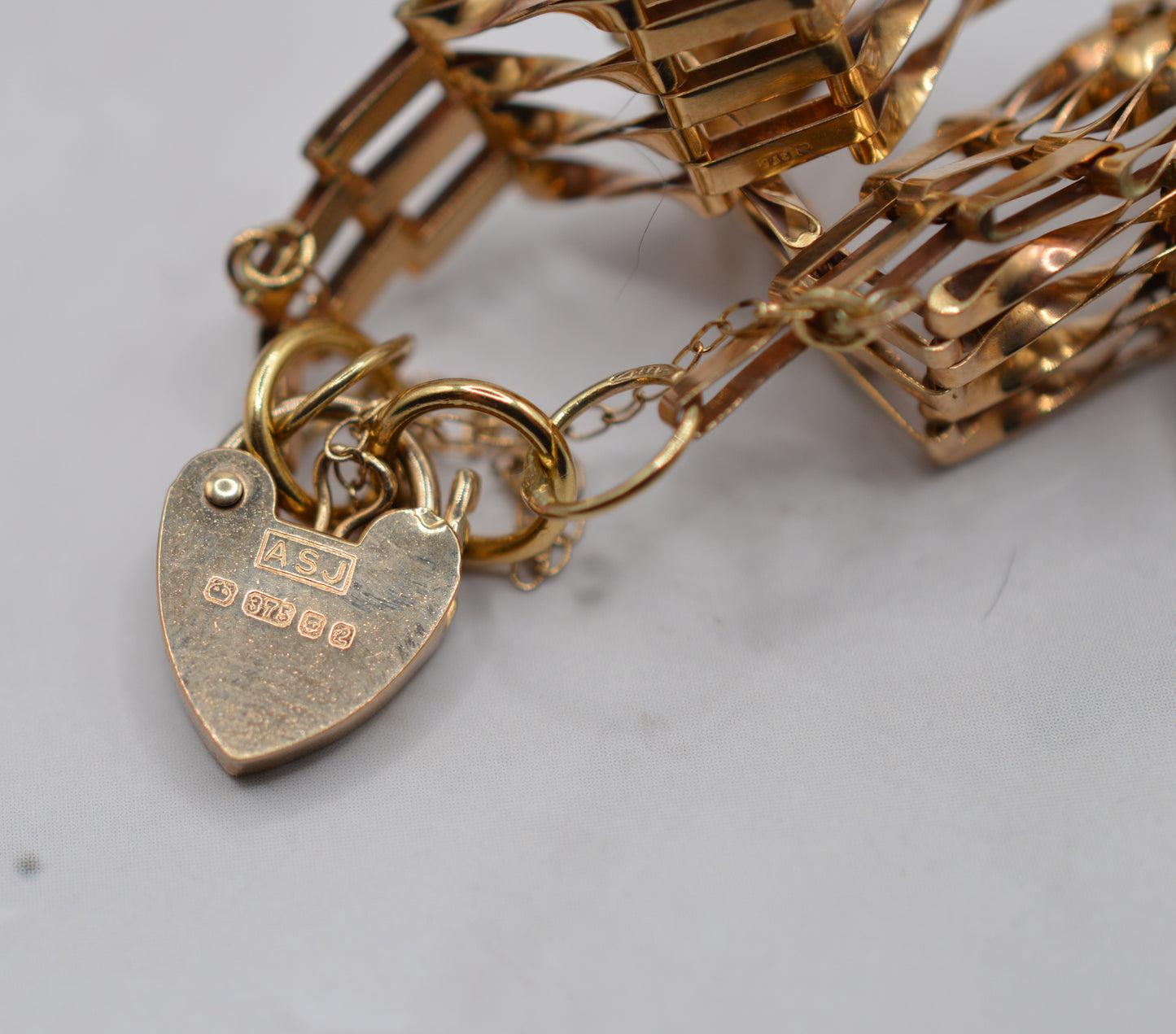 1980s 9ct Gold Gate Link Bracelet with Heart Padlock & Safety Chain (7")