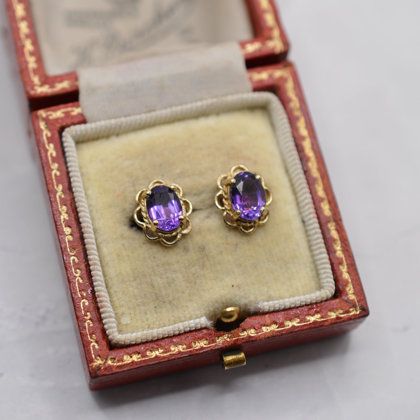 1990s 9ct Gold Amethyst Stud Earrings with Scallop Border