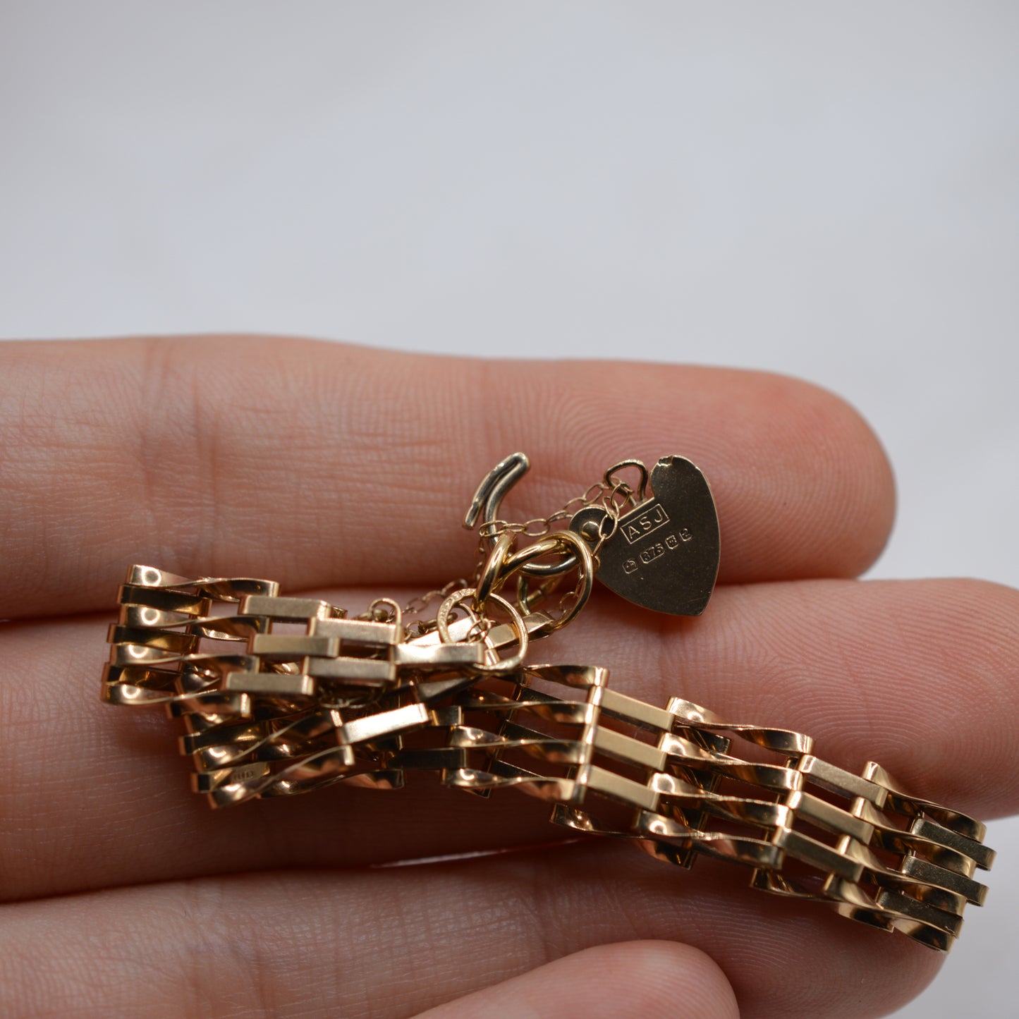 1980s 9ct Gold Gate Link Bracelet with Heart Padlock & Safety Chain (7")