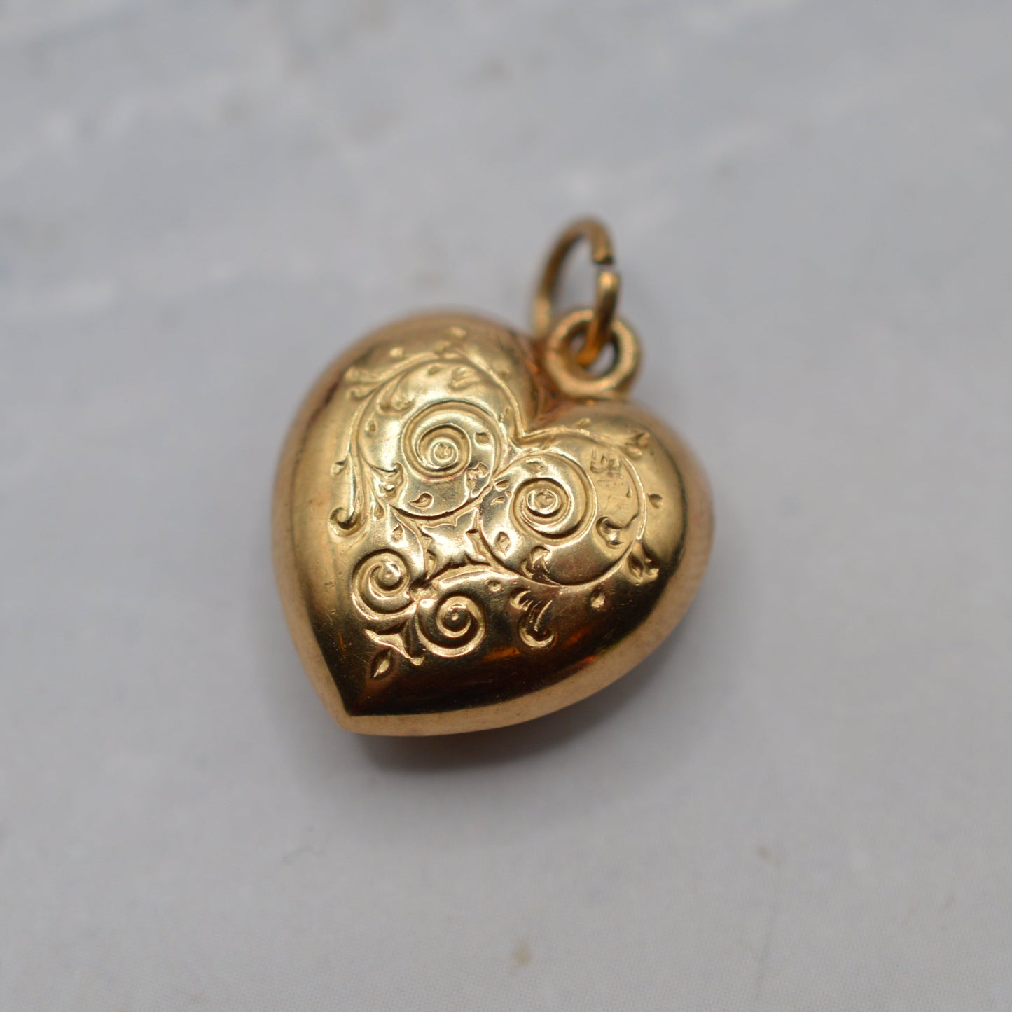 1970s Vintage 9ct Gold Engraved Puffed Heart Charm/Pendant