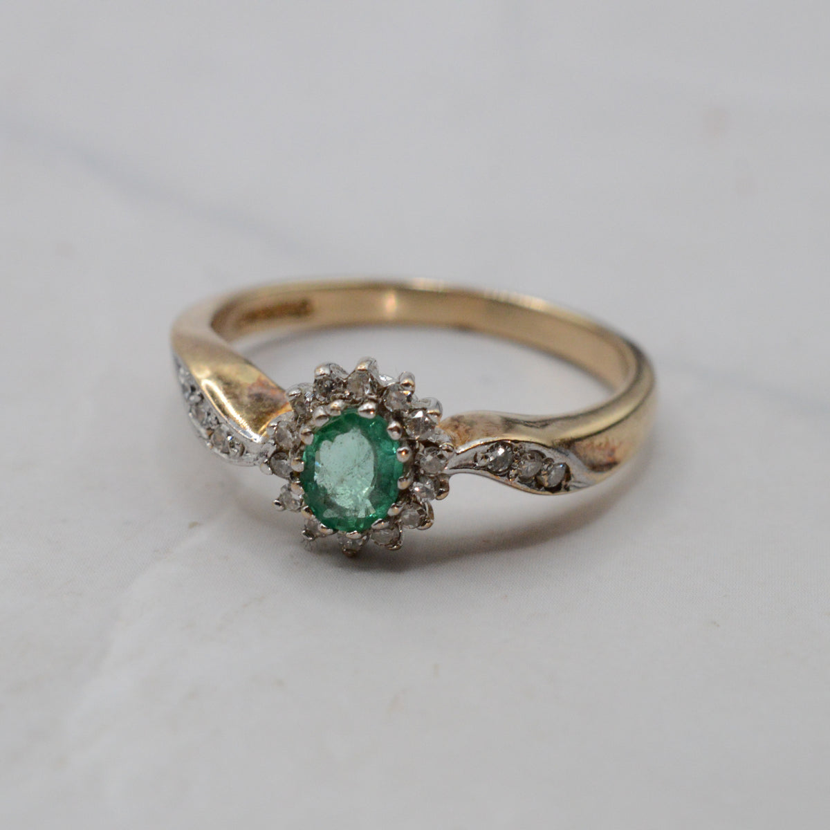 9ct Gold Emerald & Diamond Cluster Ring