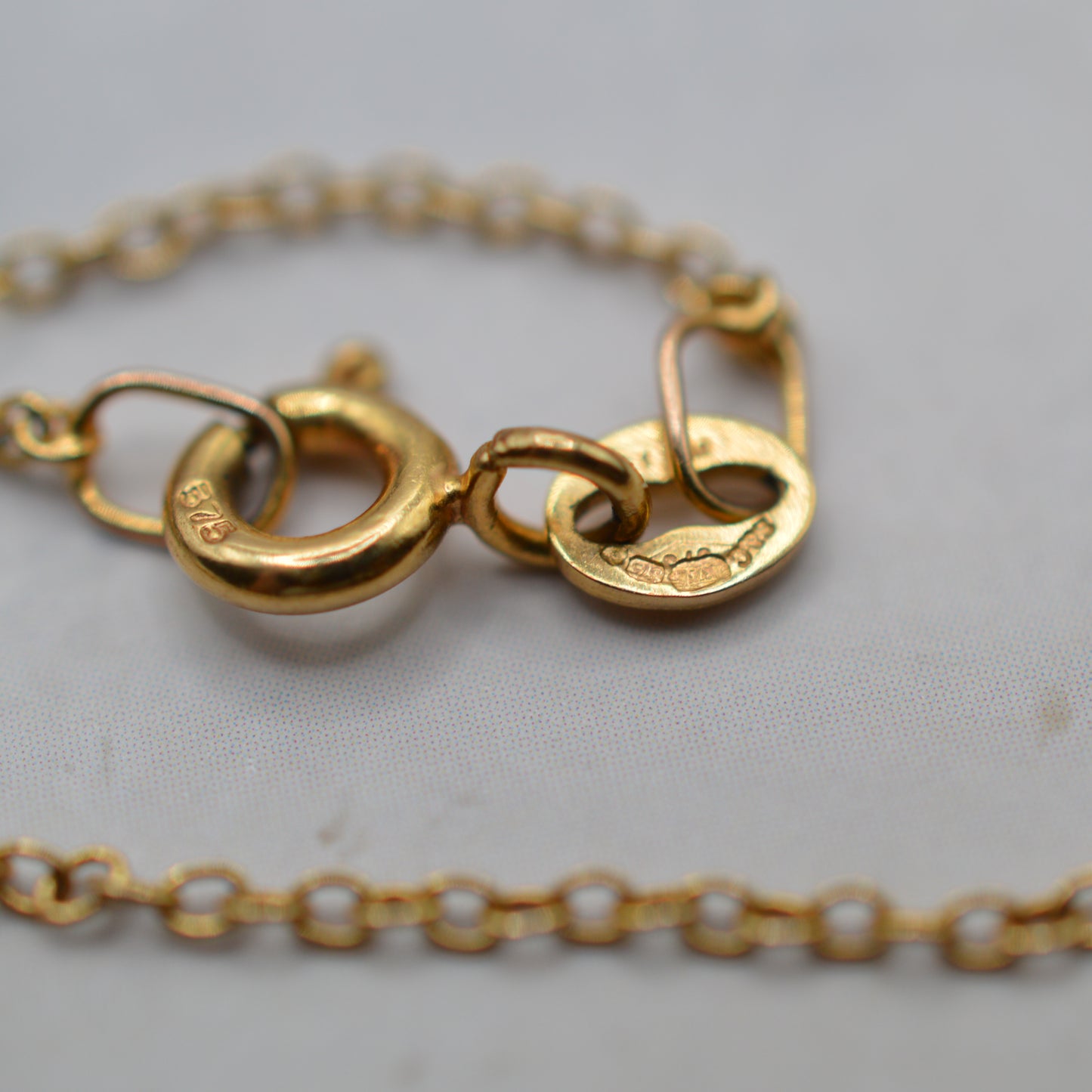 9ct Gold Floating Diamond Heart Pendant Necklace (17”)