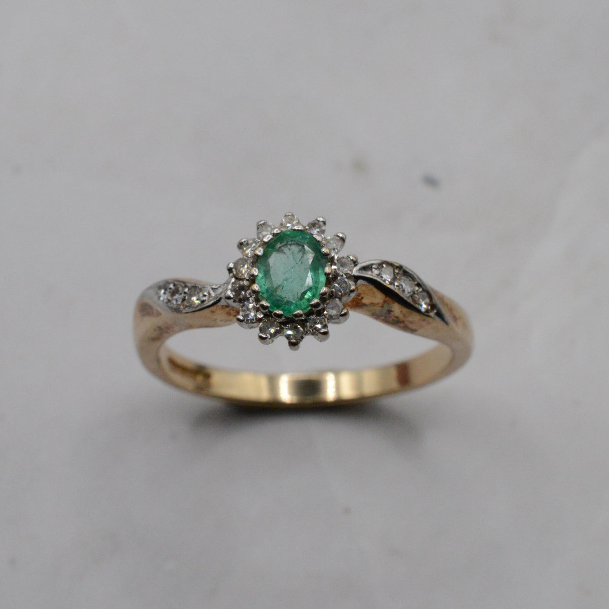 9ct Gold Emerald & Diamond Cluster Ring