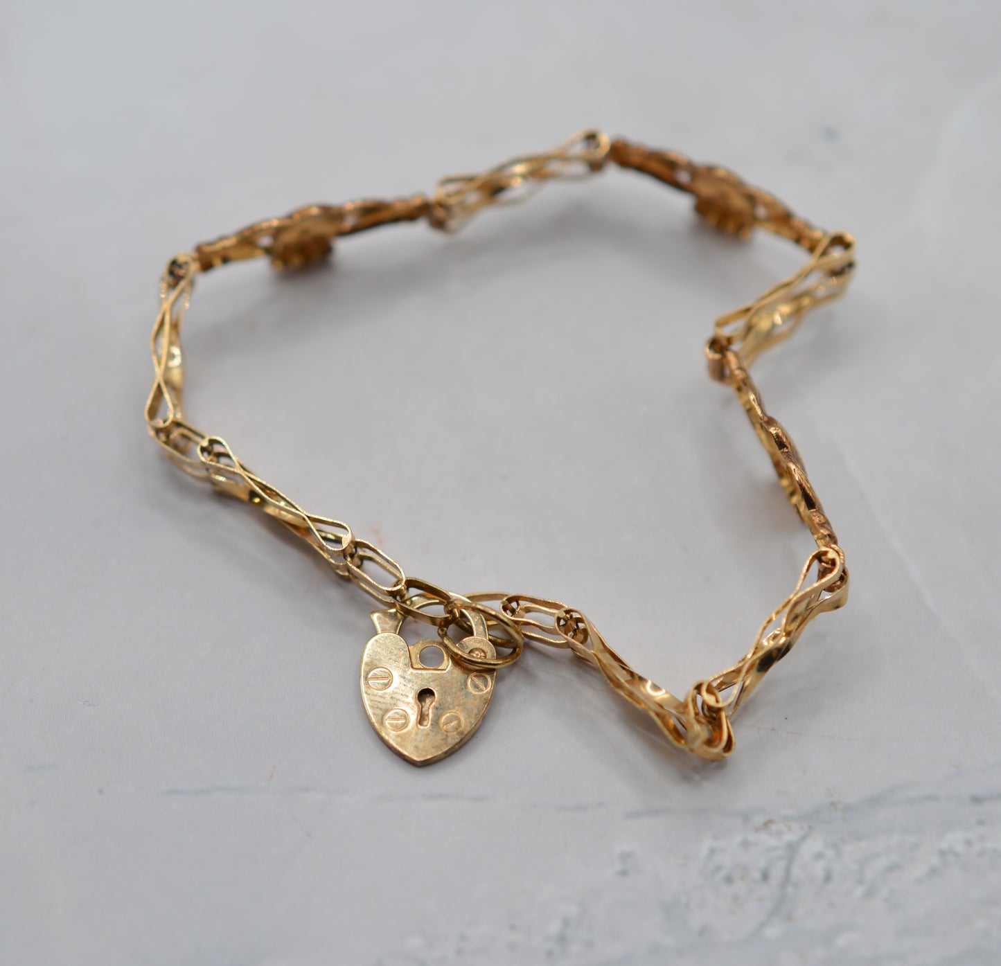 9ct Gold Claddagh Link Bracelet with Heart Padlock (7”)