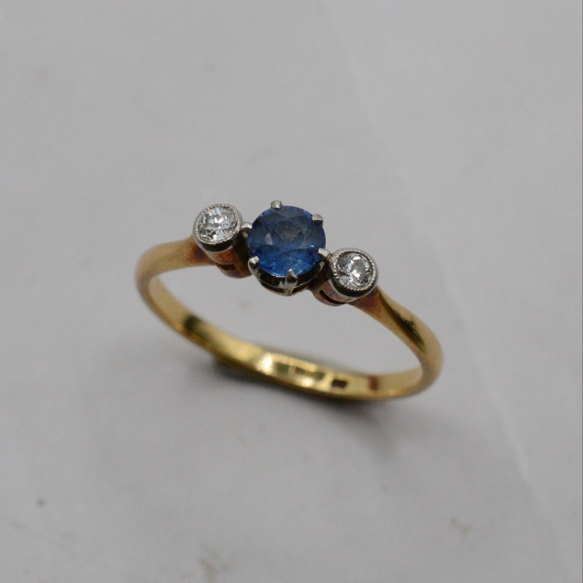 Antique 18ct Gold Sapphire & Diamond Ring