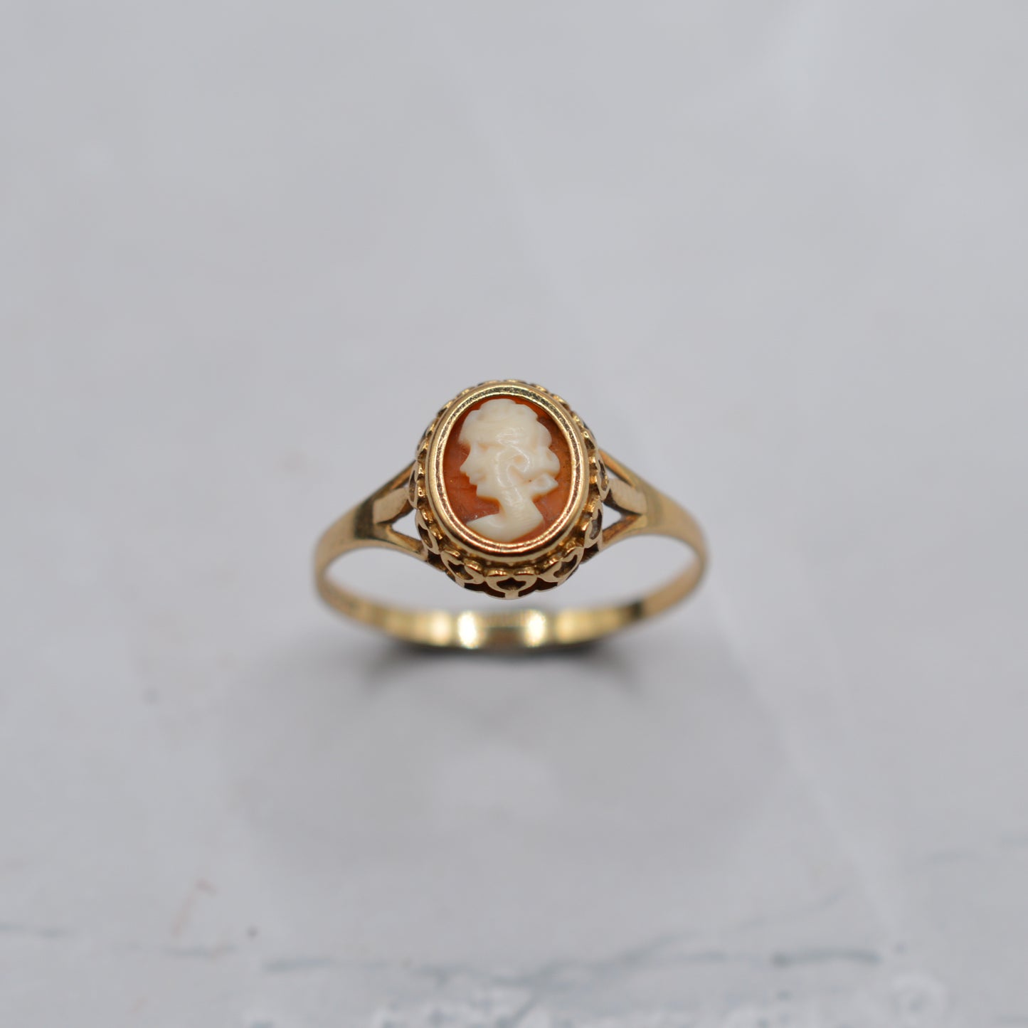 1980s Vintage 9ct Gold Cameo Ring with Pierced Gallery
