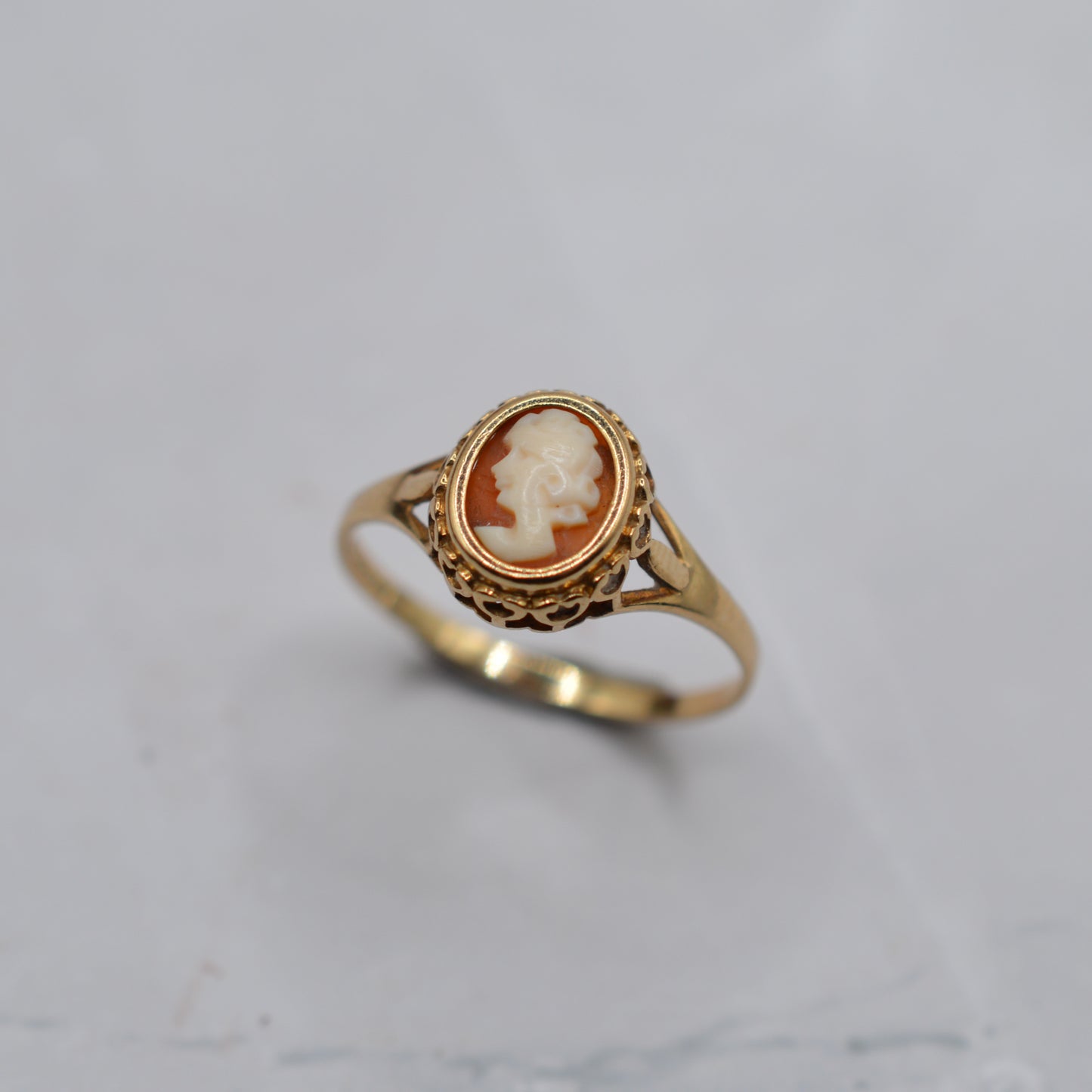 1980s Vintage 9ct Gold Cameo Ring with Pierced Gallery