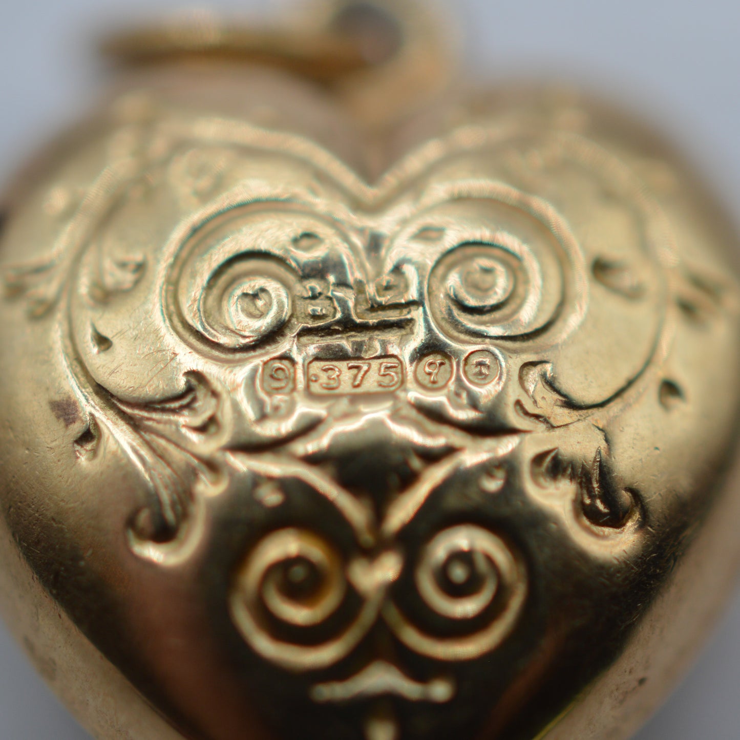 1970s Vintage 9ct Gold Engraved Puffed Heart Charm/Pendant