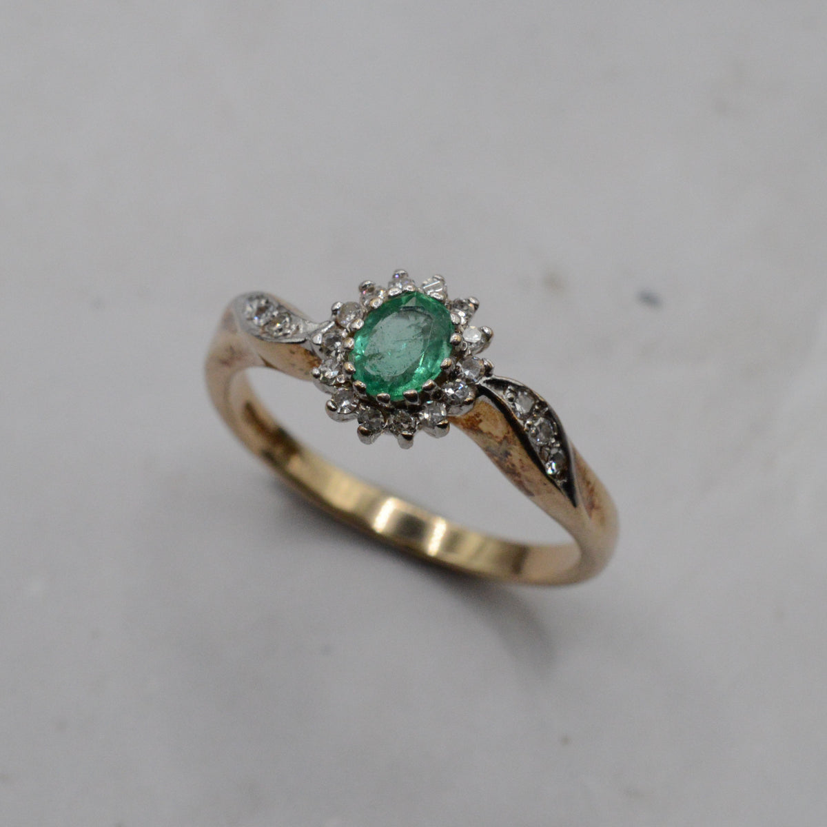 9ct Gold Emerald & Diamond Cluster Ring