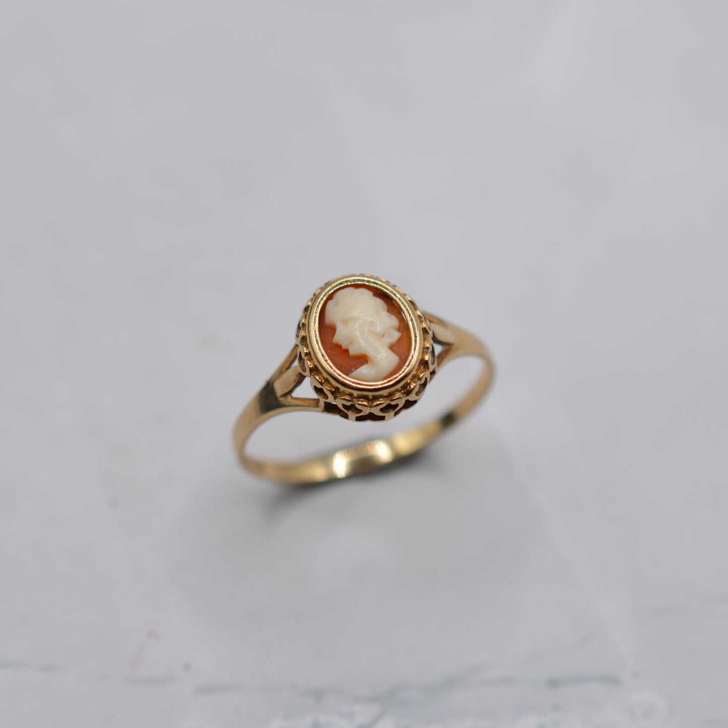 1980s Vintage 9ct Gold Cameo Ring with Pierced Gallery