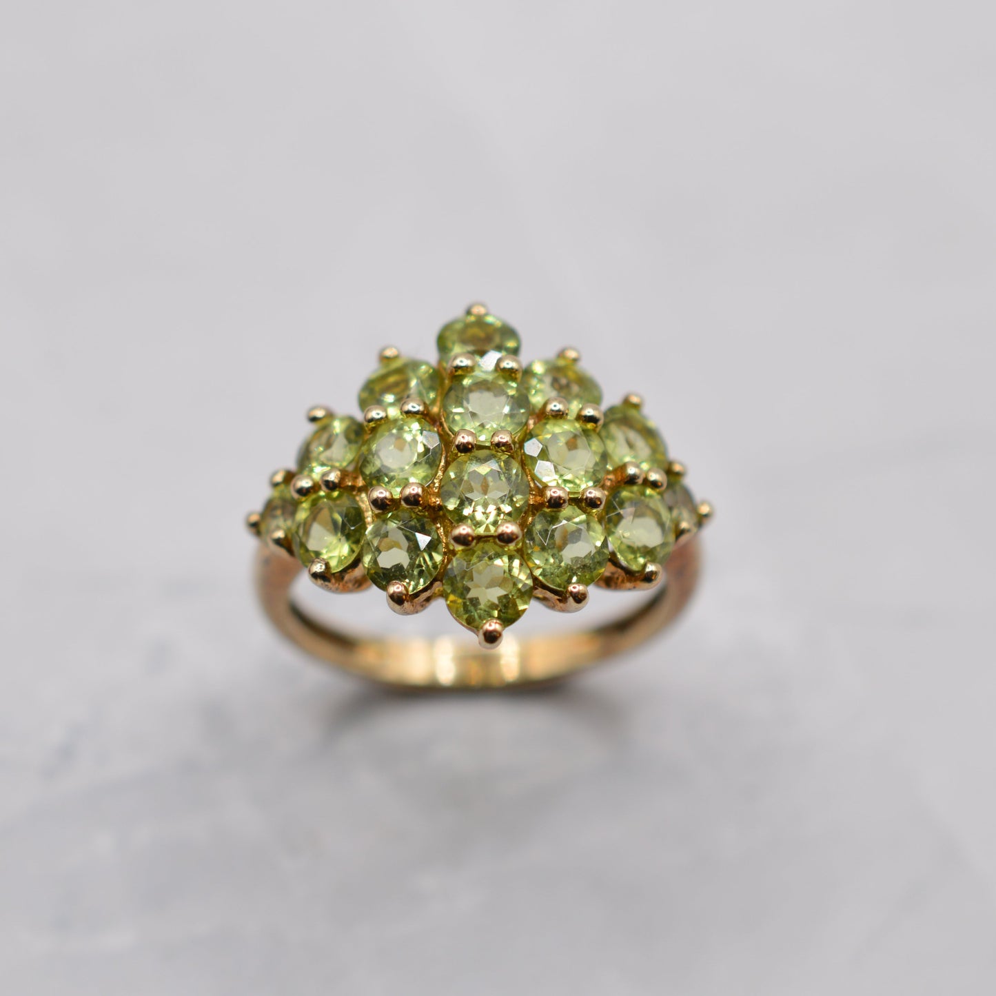 Y2K Chunky 9ct Gold Peridot Cluster Ring