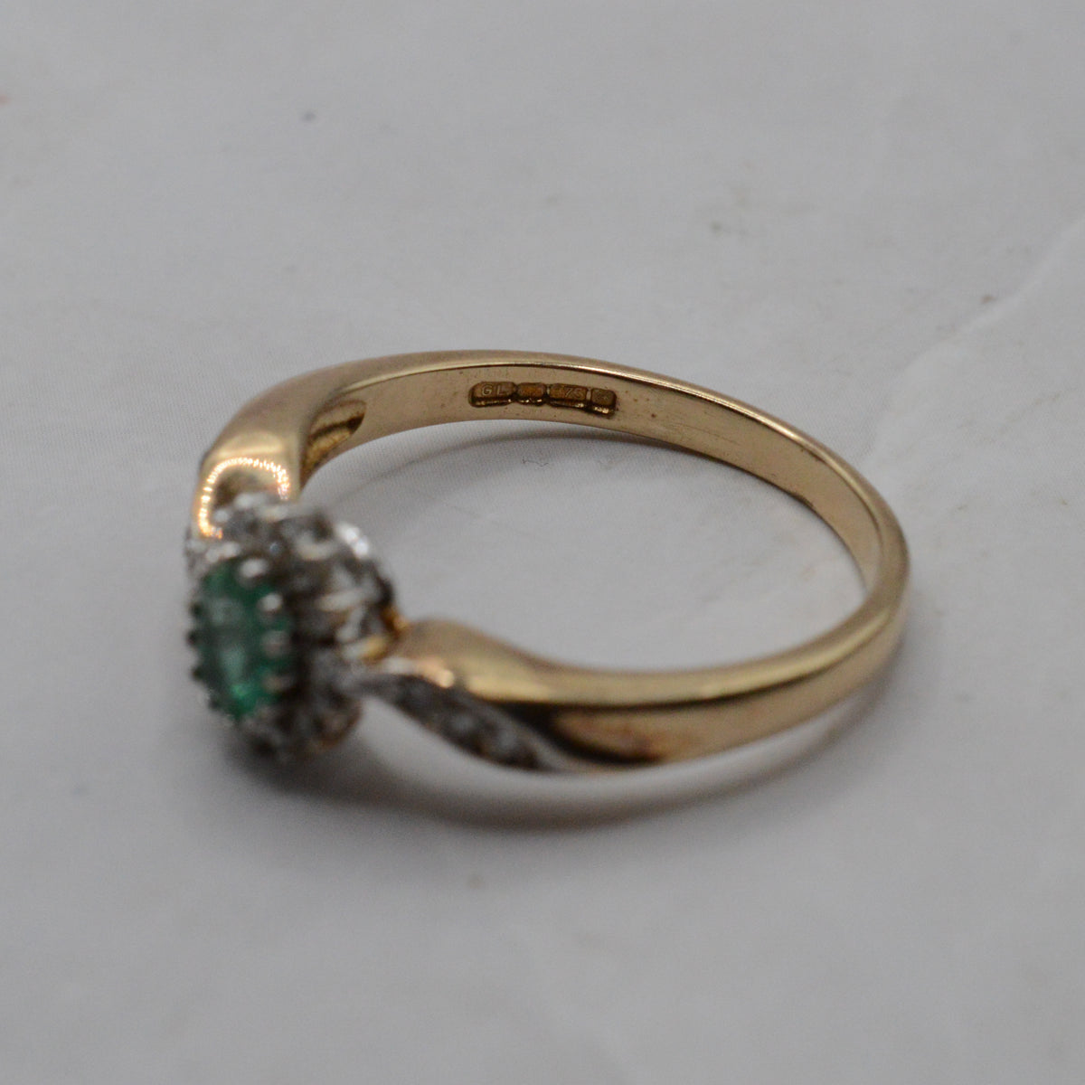 9ct Gold Emerald & Diamond Cluster Ring