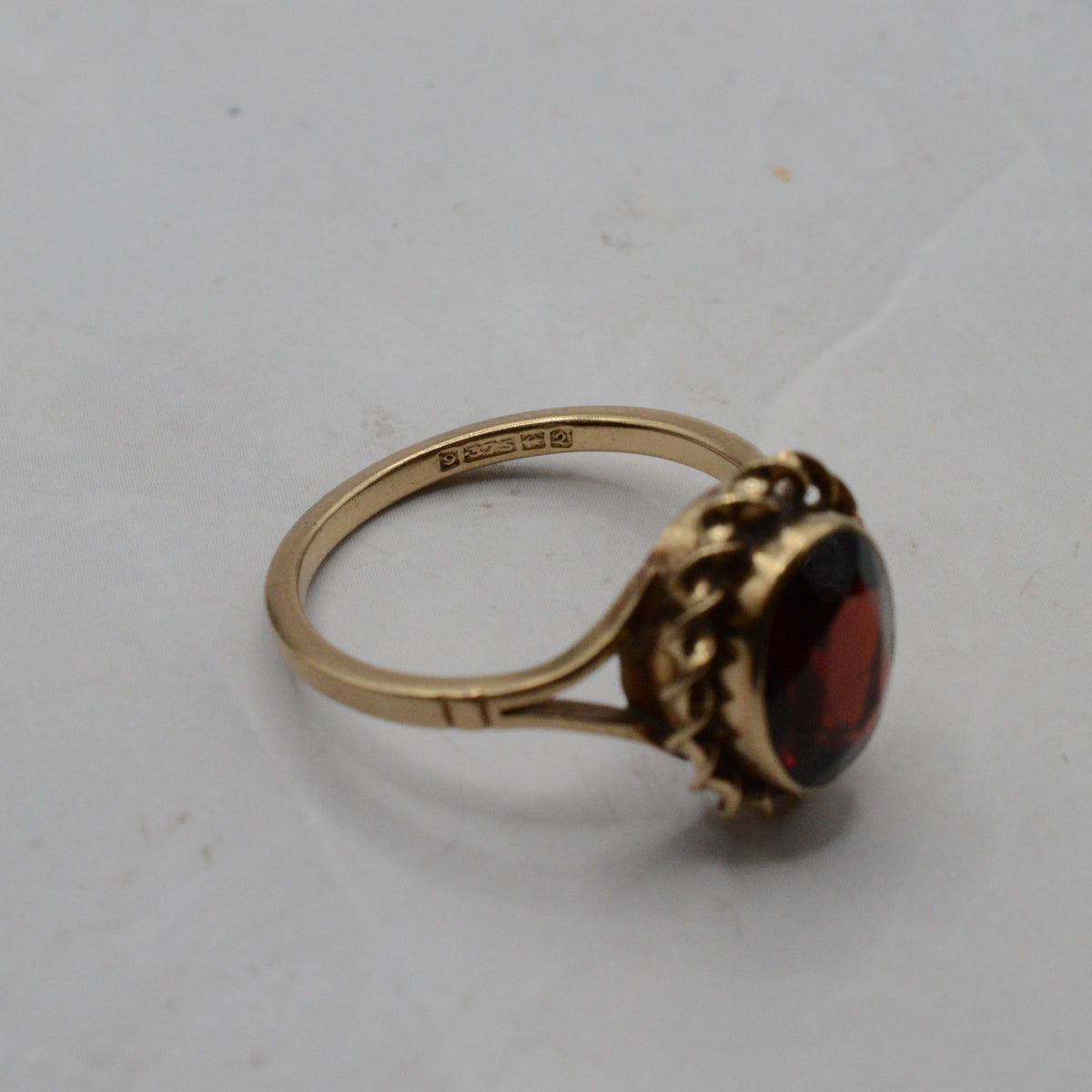 1960s Vintage 9ct Gold Garnet Solitaire Ring
