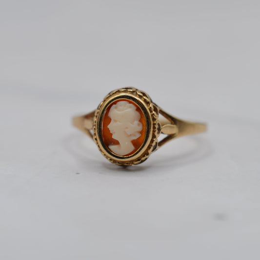 1980s Vintage 9ct Gold Cameo Ring with Pierced Gallery