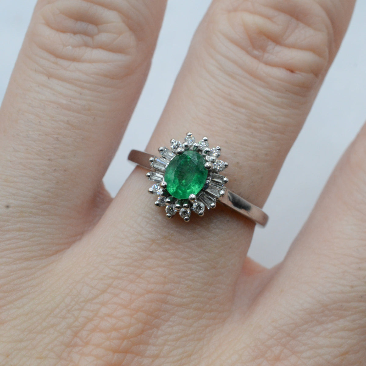 Y2K 18ct White Gold Emerald & Diamond Cluster Ring