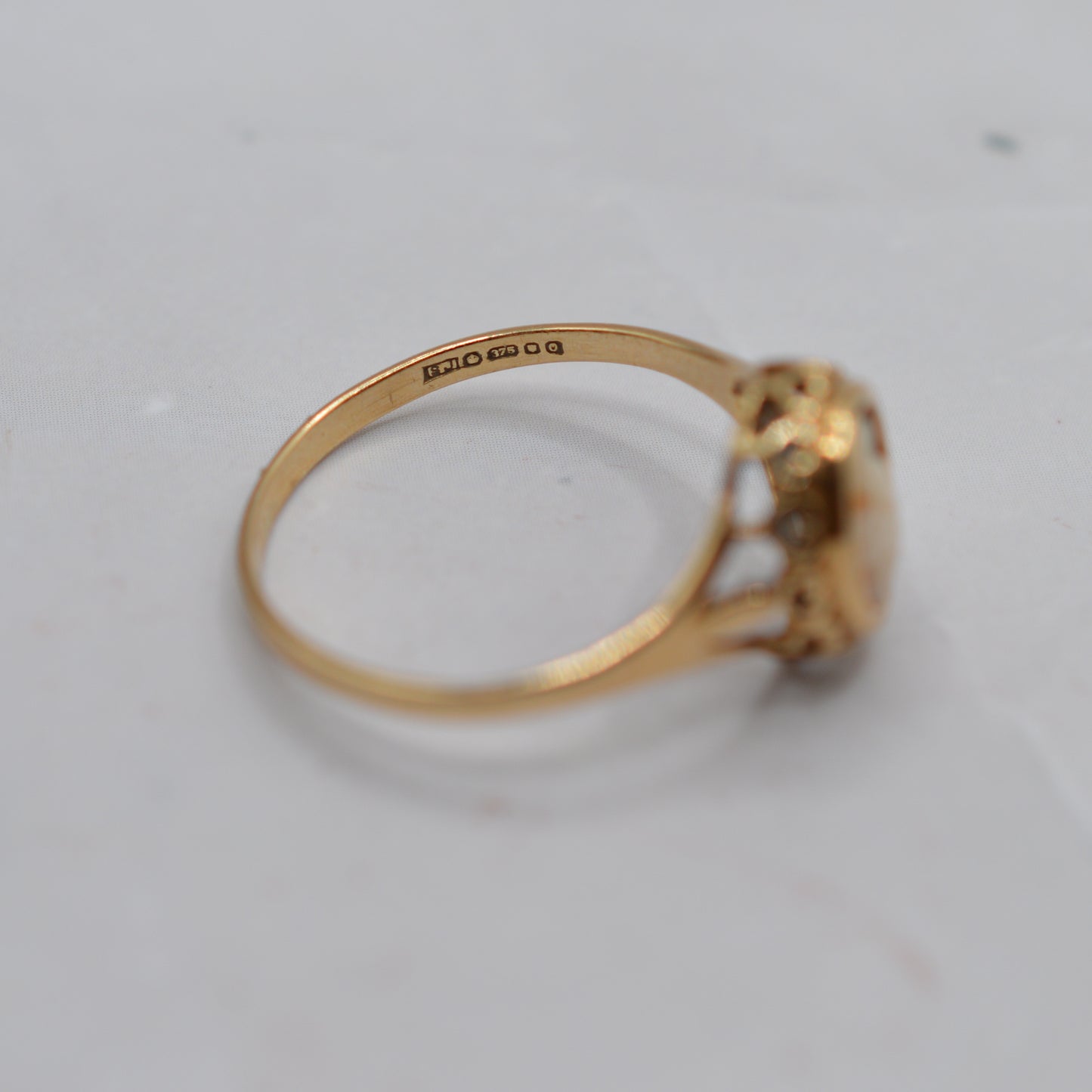 1980s Vintage 9ct Gold Cameo Ring with Pierced Gallery