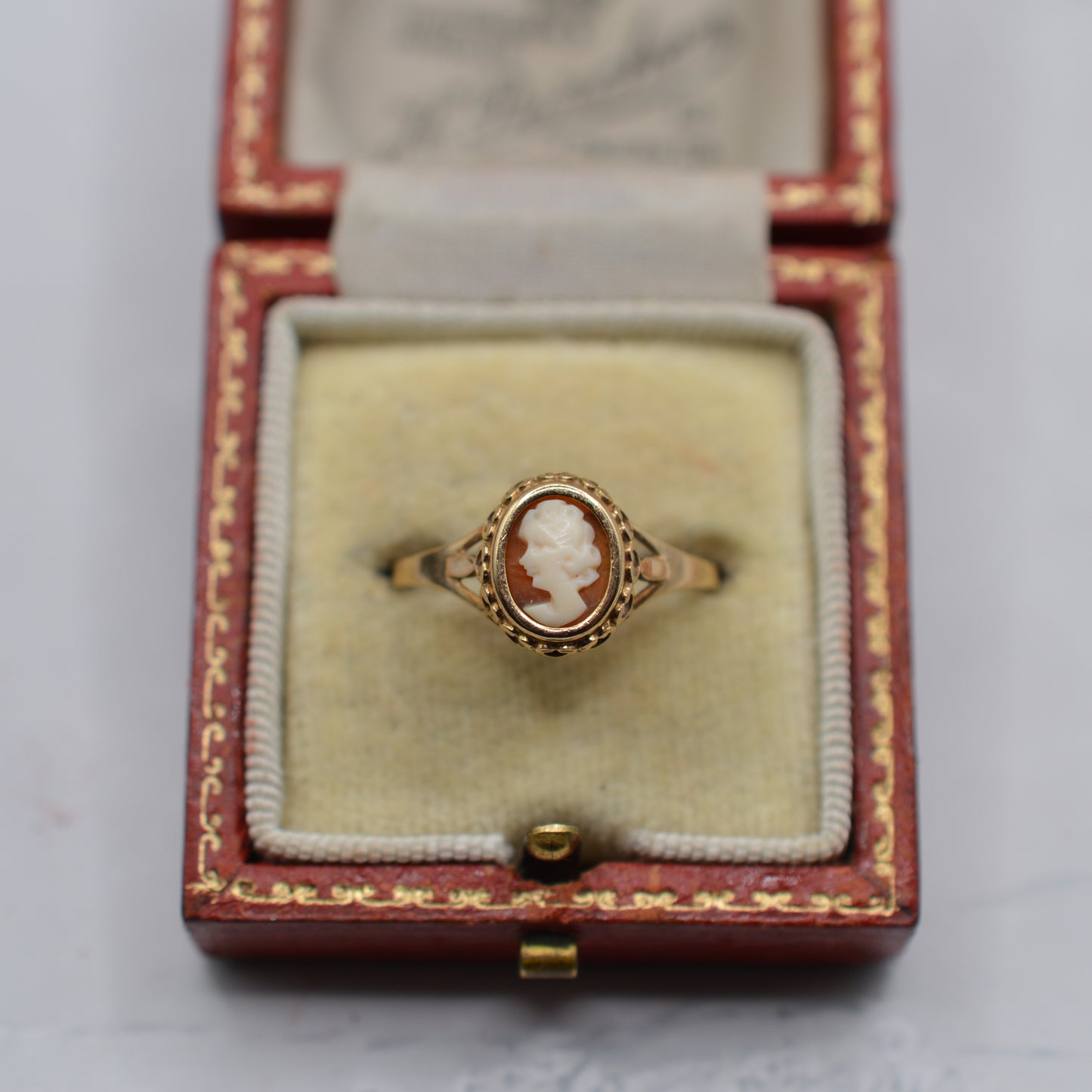 1980s Vintage 9ct Gold Cameo Ring with Pierced Gallery