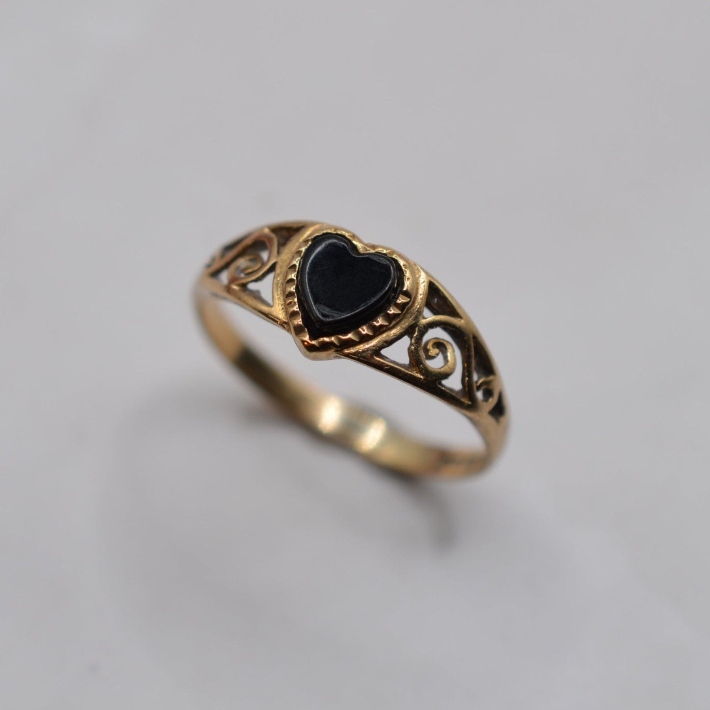 1980s 9ct Gold Onyx Heart Signet Ring
