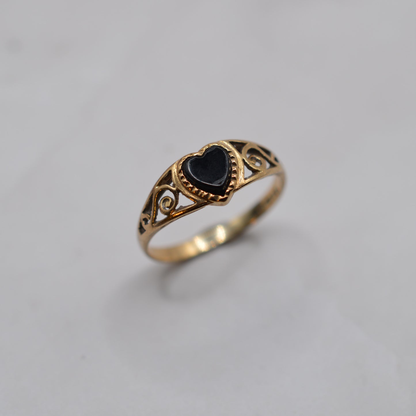 1980s 9ct Gold Onyx Heart Signet Ring