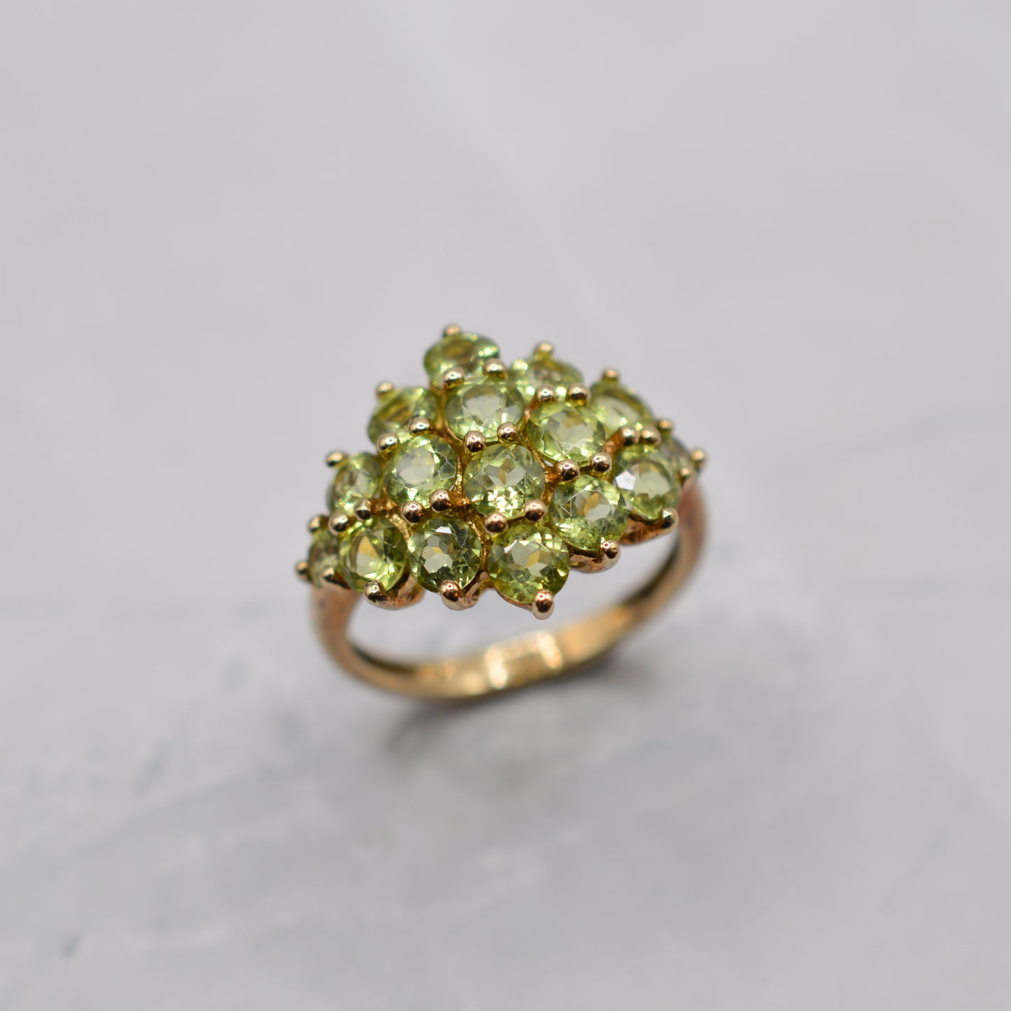 Y2K Chunky 9ct Gold Peridot Cluster Ring