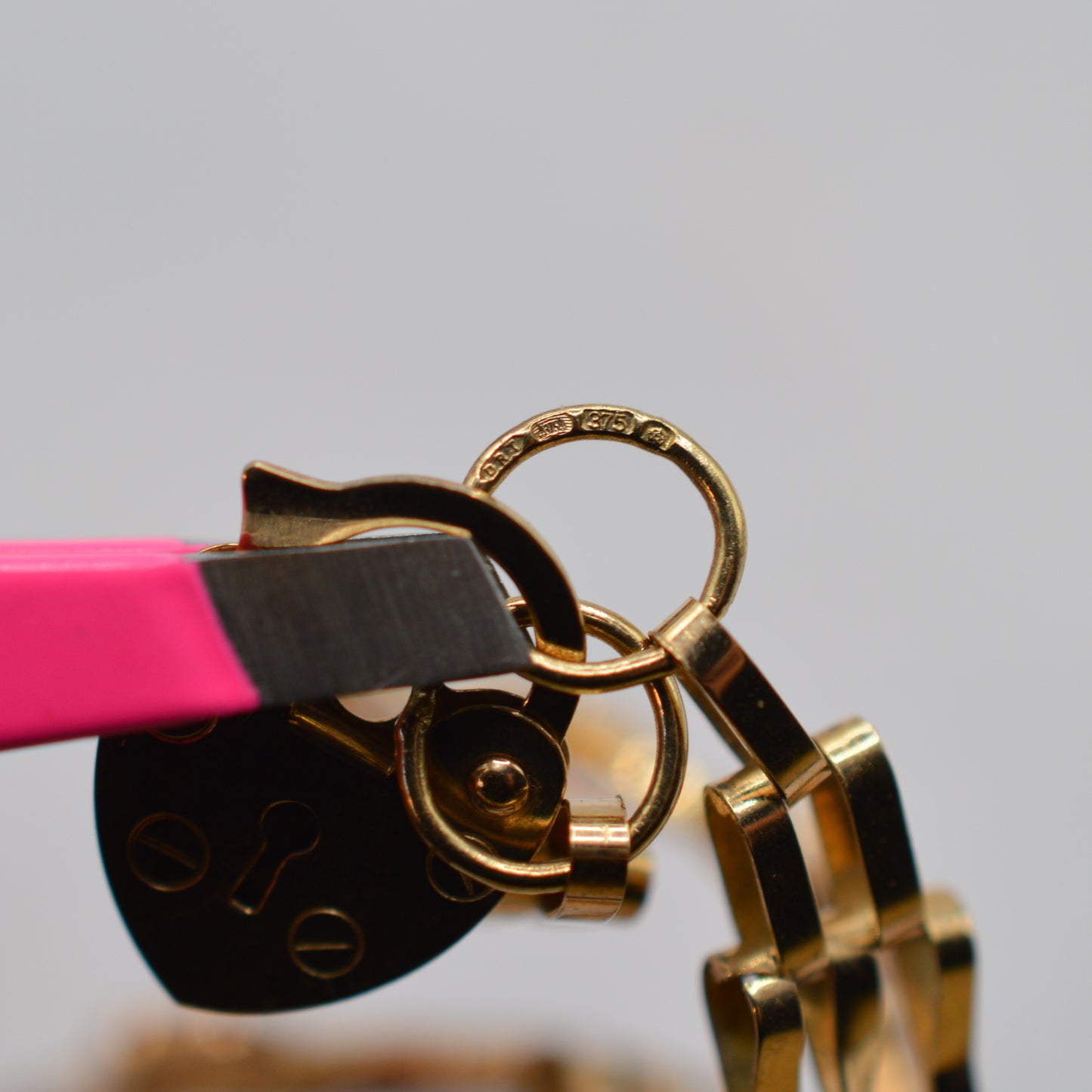 9ct Gold Claddagh Link Bracelet with Heart Padlock (7”)