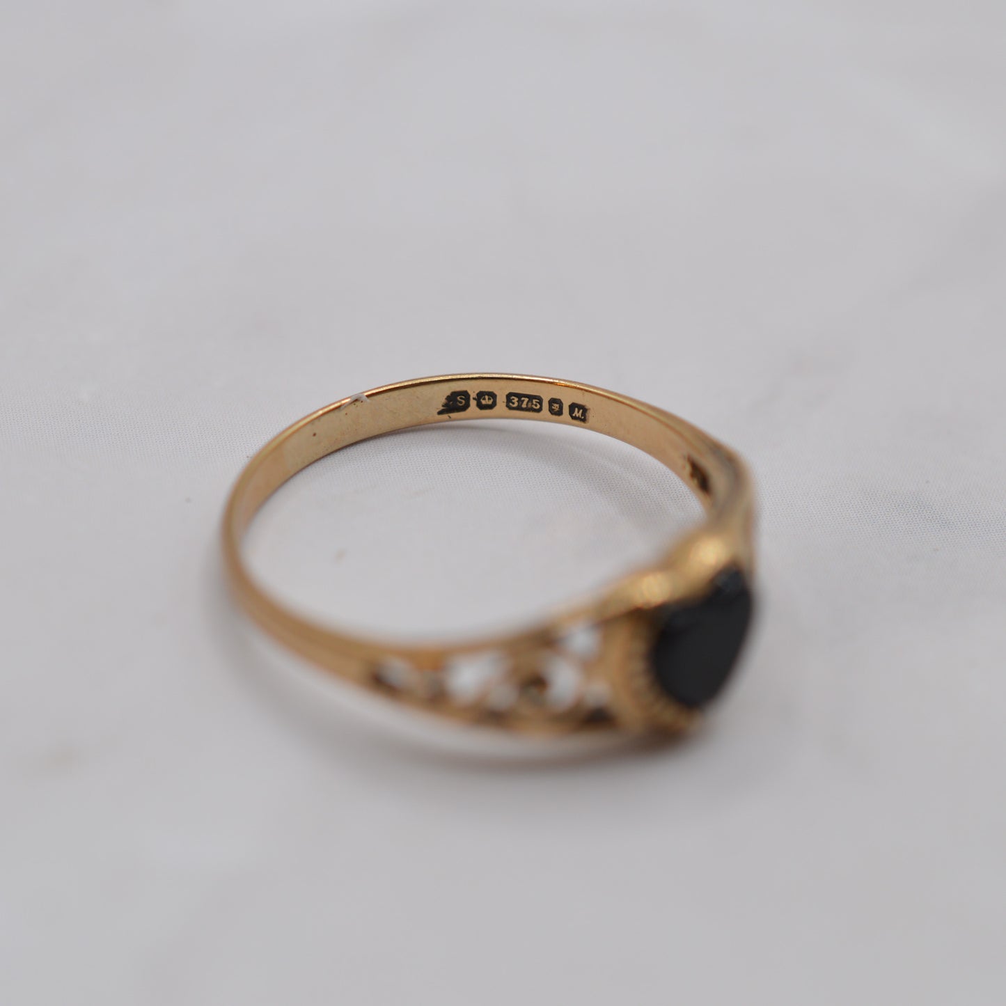 1980s 9ct Gold Onyx Heart Signet Ring