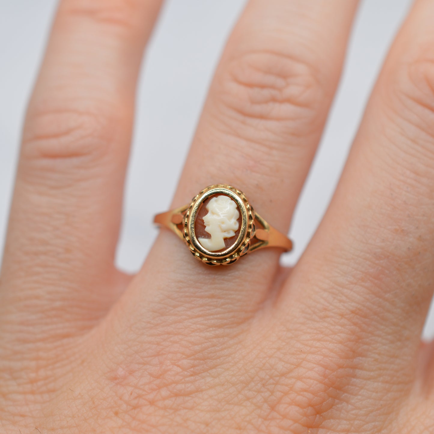 1980s Vintage 9ct Gold Cameo Ring with Pierced Gallery
