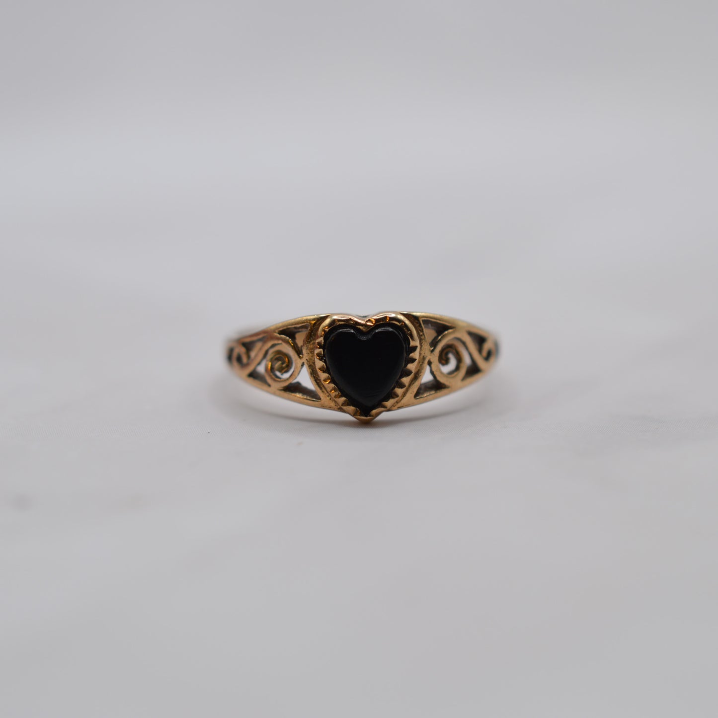 1980s 9ct Gold Onyx Heart Signet Ring